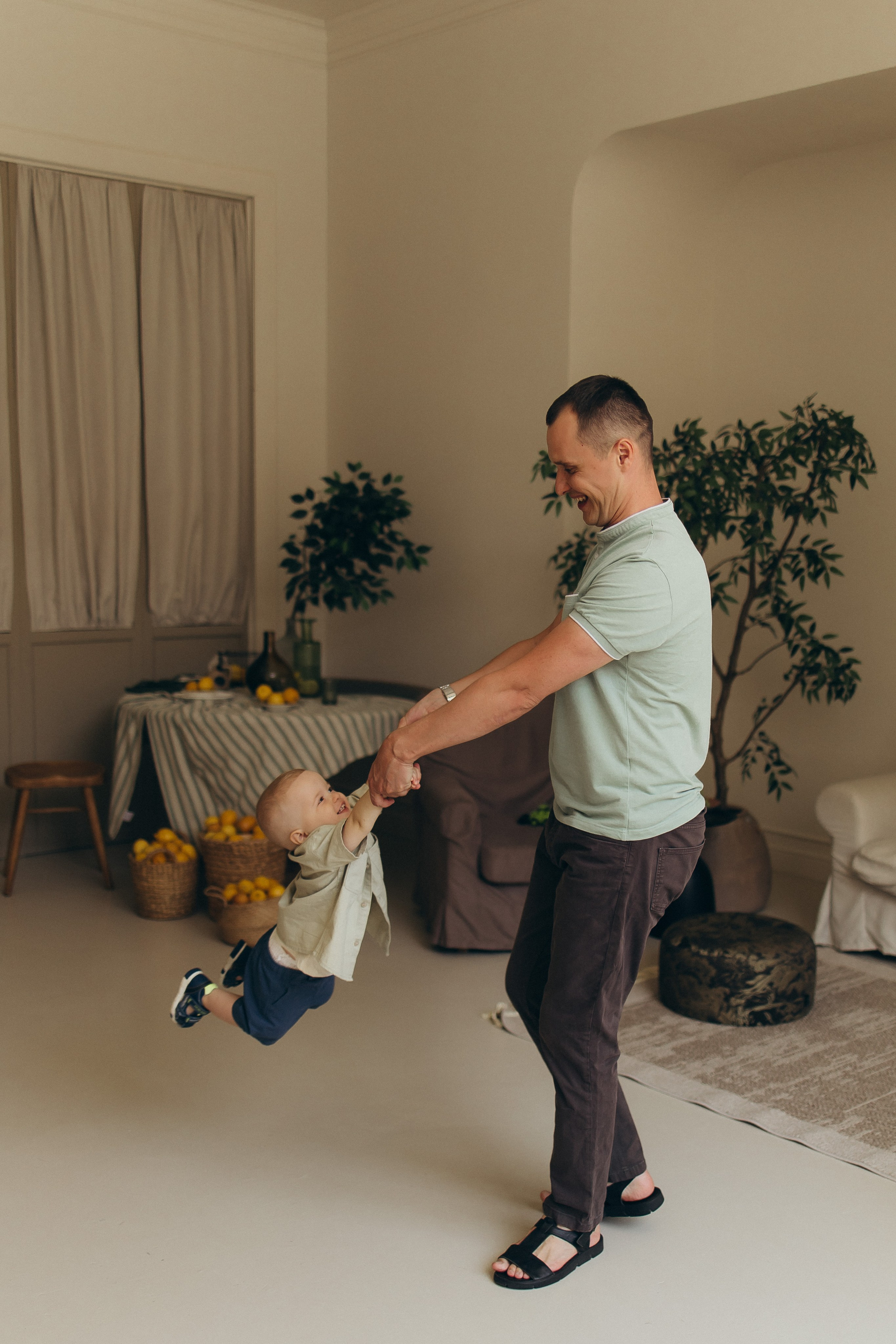 К двум годам Платона — зал Серена. Семейный фотограф в Краснодаре Храмова Анна