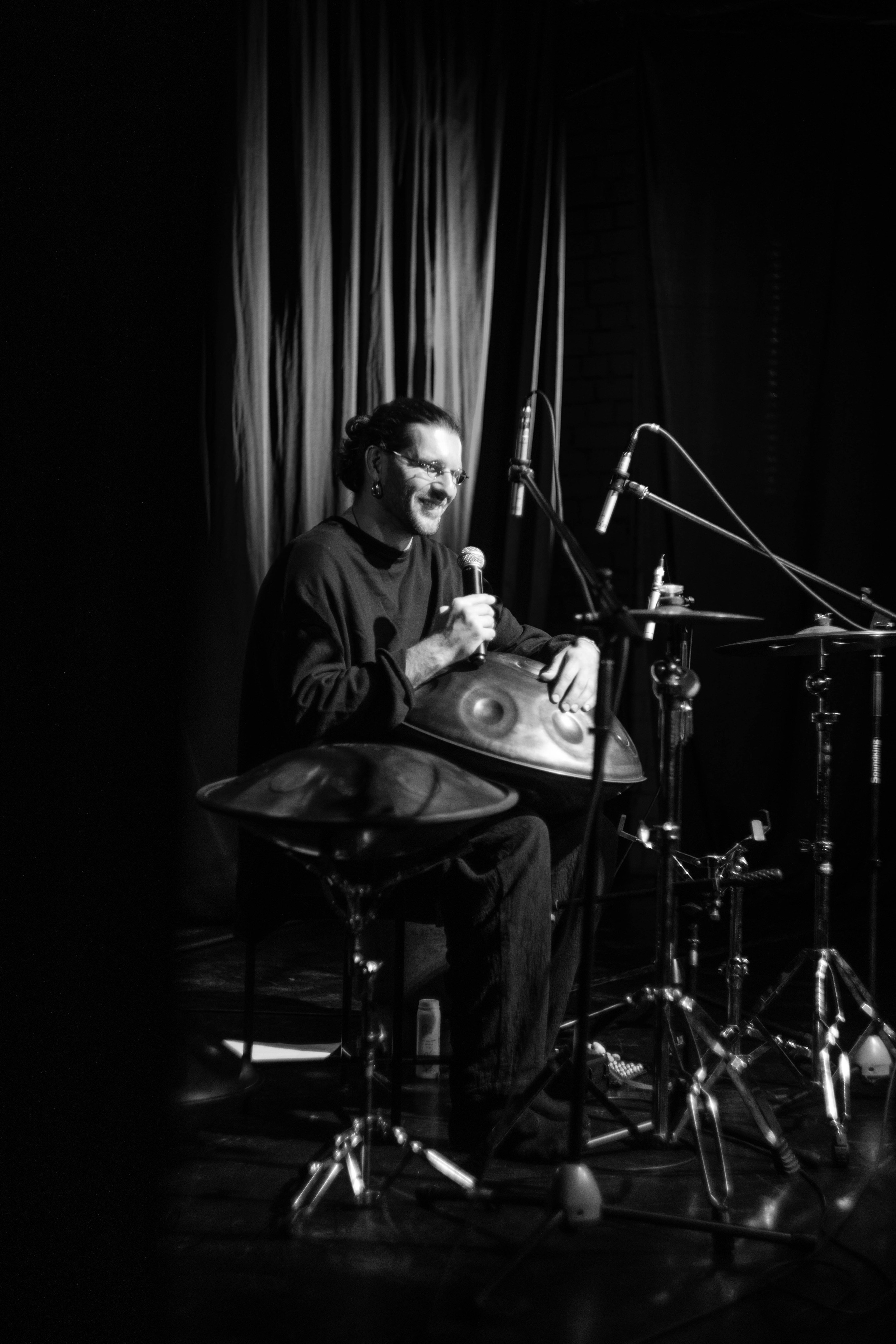 Кирилл Ошеров МАЯКОВКА, 10. Фотограф в Нижнем Новгороде