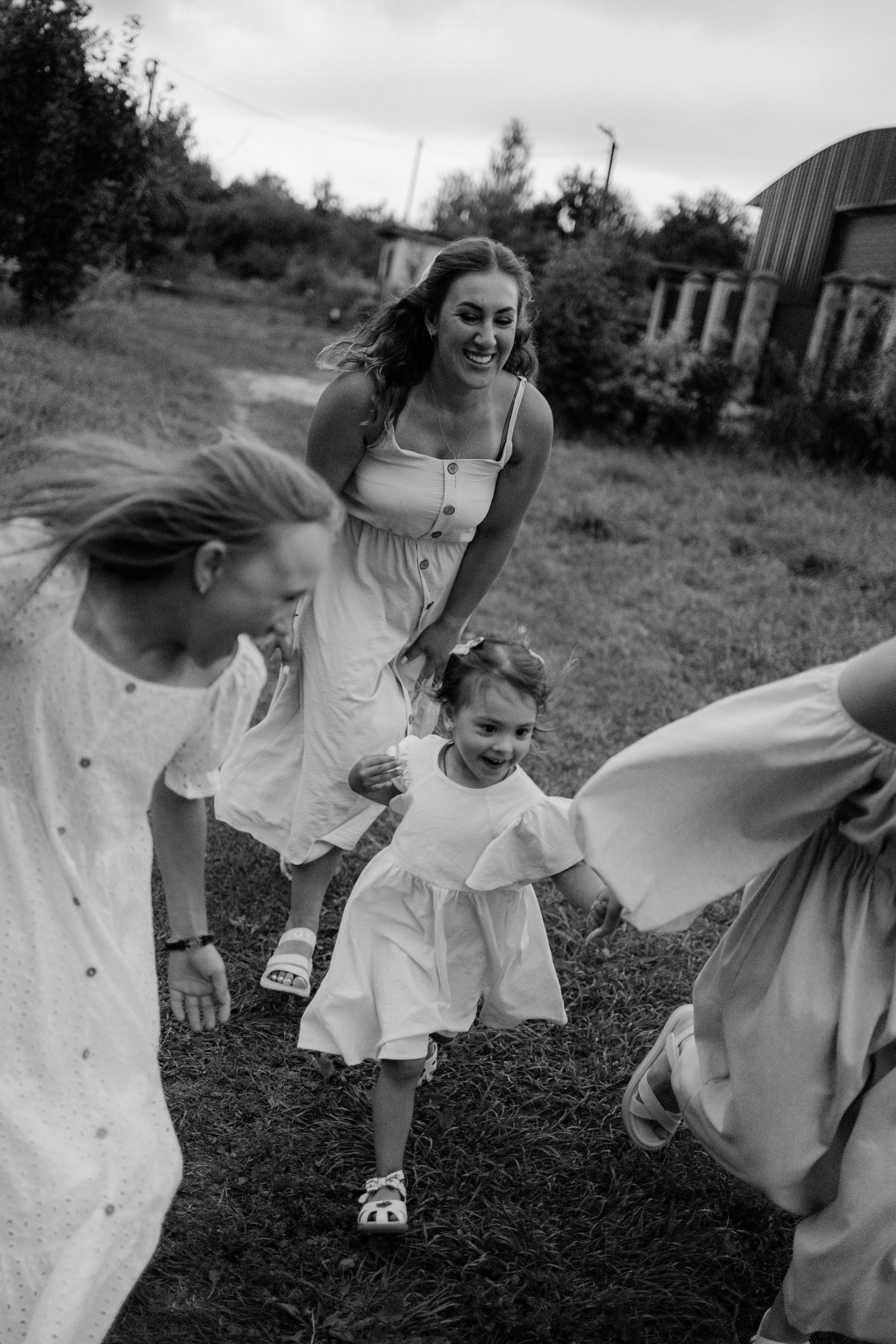 Ксения с дочками. Фотограф женского портрета и семейных историй в жанре life в Нижнем Новгороде Елена Матросова