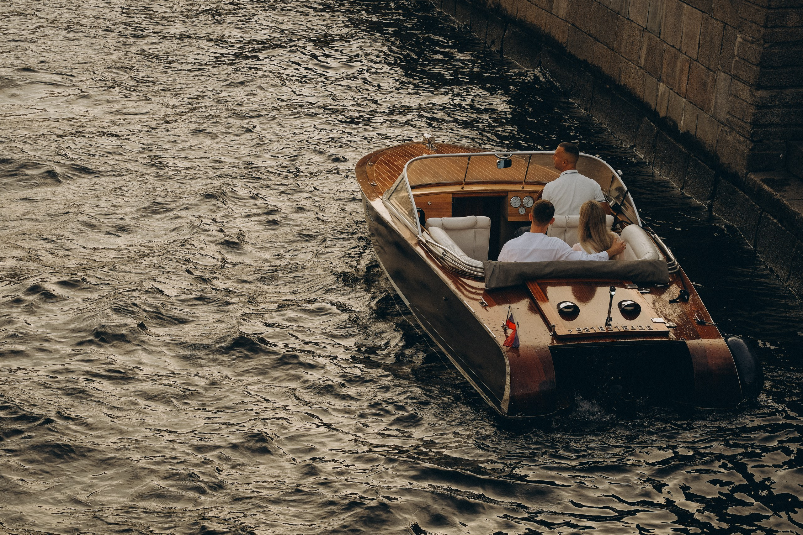 СВАДЕНБНАЯ СЬЕМКА НА КАТЕРЕ ПО КАНАЛАМ САНКТ-ПЕТЕРБУРГА И В АКВАТОРИИ НЕВЫ. Профессиональный фотограф, Санкт-Петербург — Виктория Богомолова