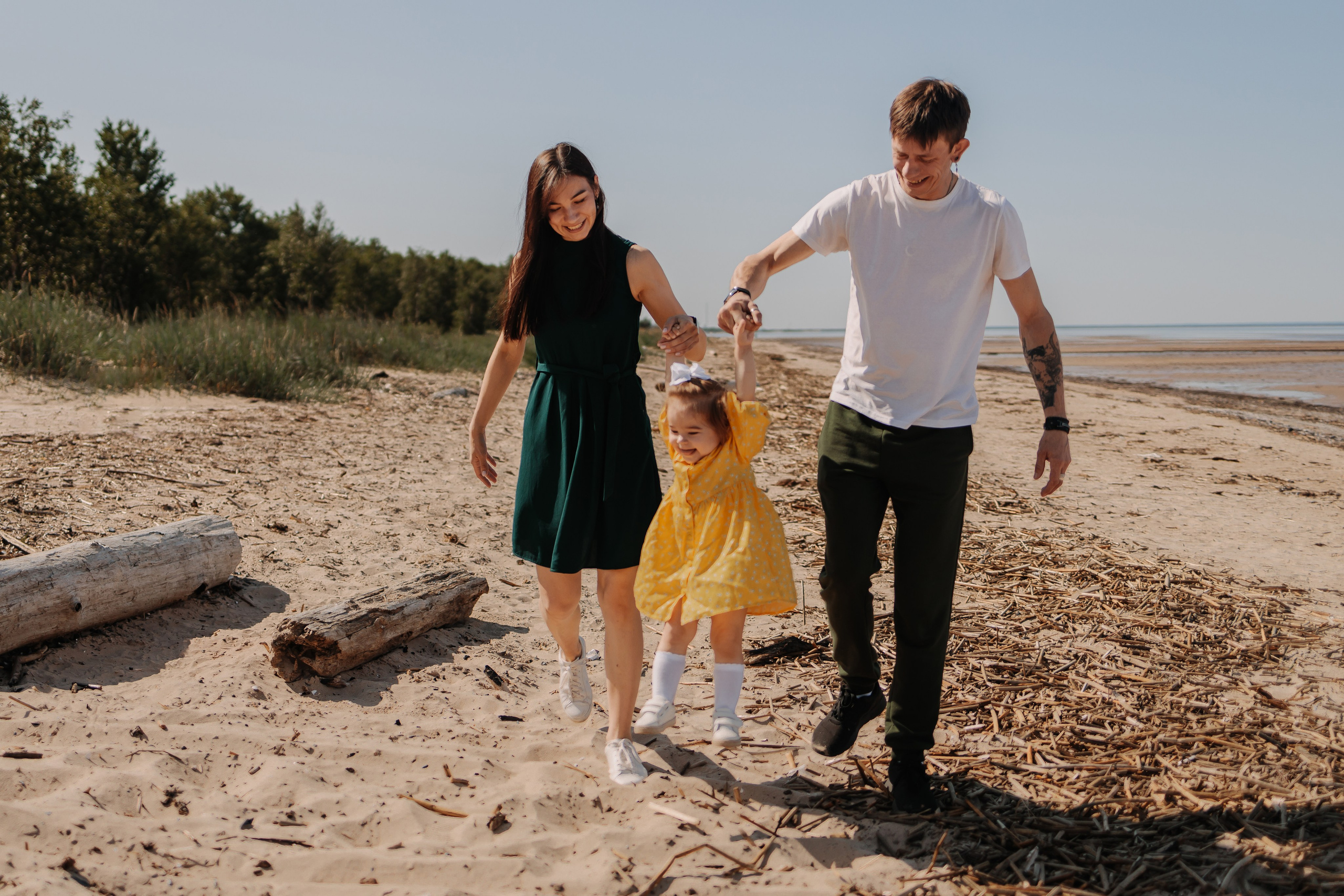 Ирина, Артём и Карина. Главная