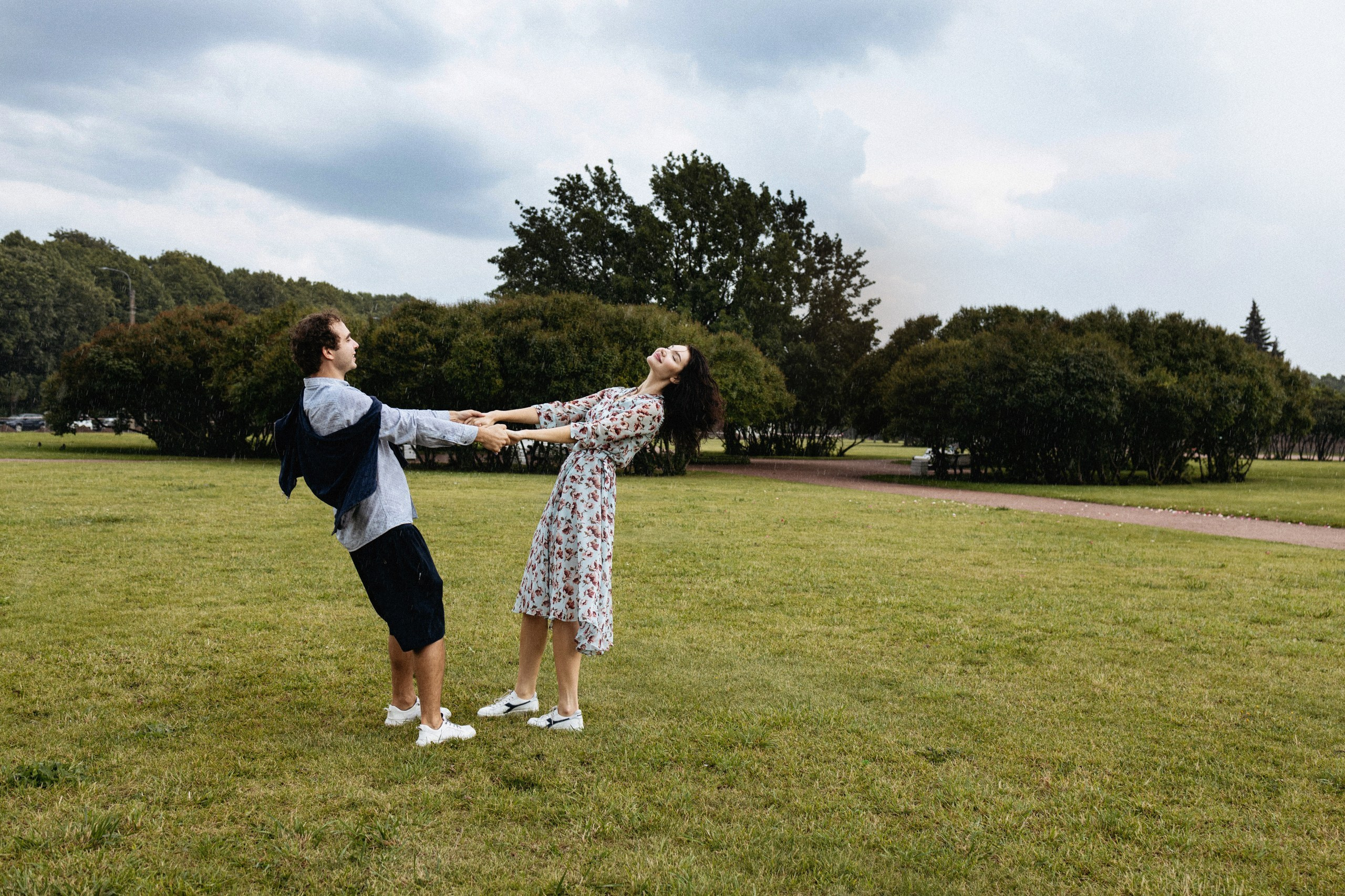 Парная love-story фотосессия под дождем. Вера Пьянцева фотограф в Санкт-Петербурге | индивидуальная, семейная и парная (love-story) съёмка