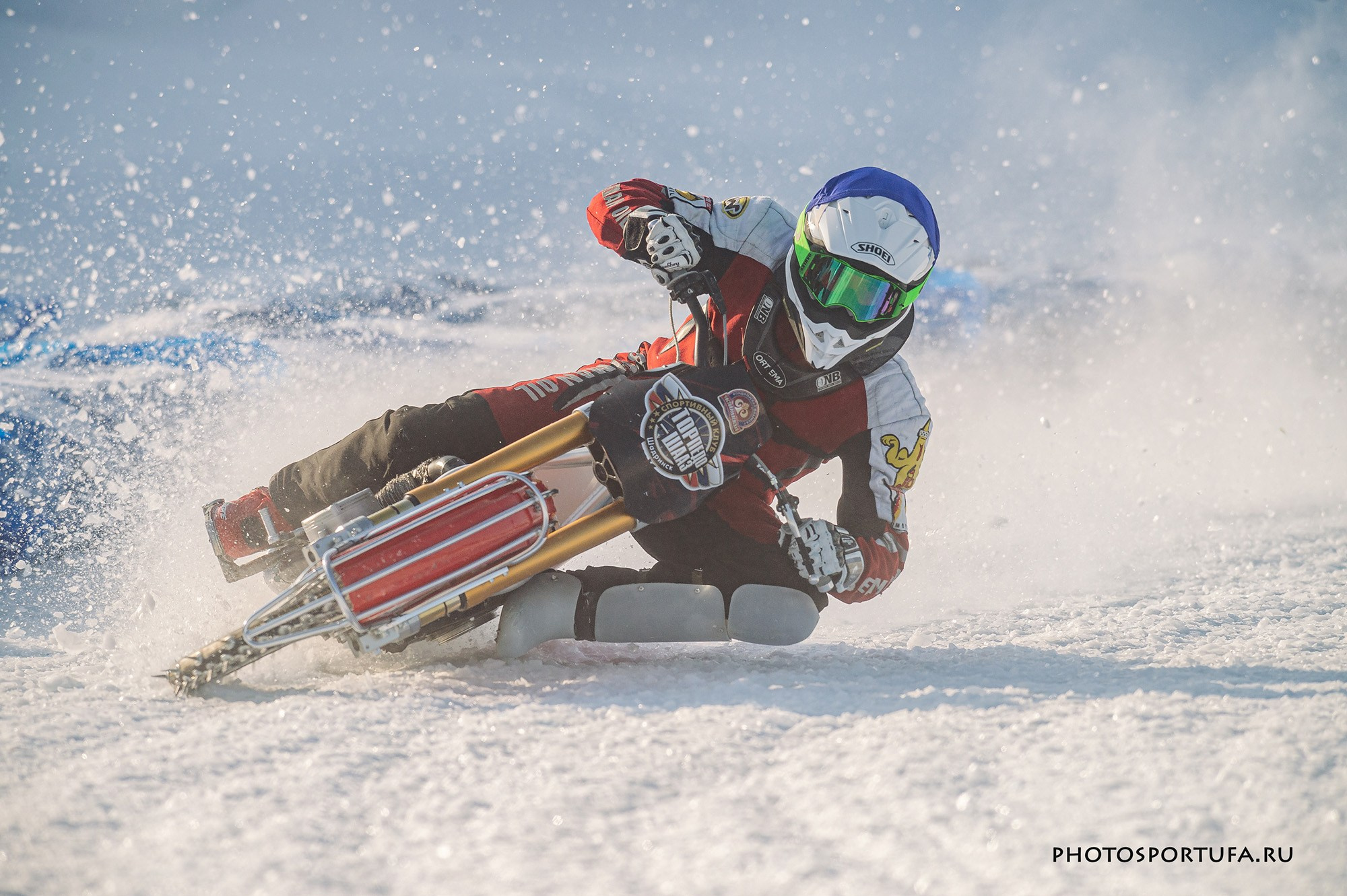Мотогонку на льду. Спортивный фотограф в Уфе Евгений Буров