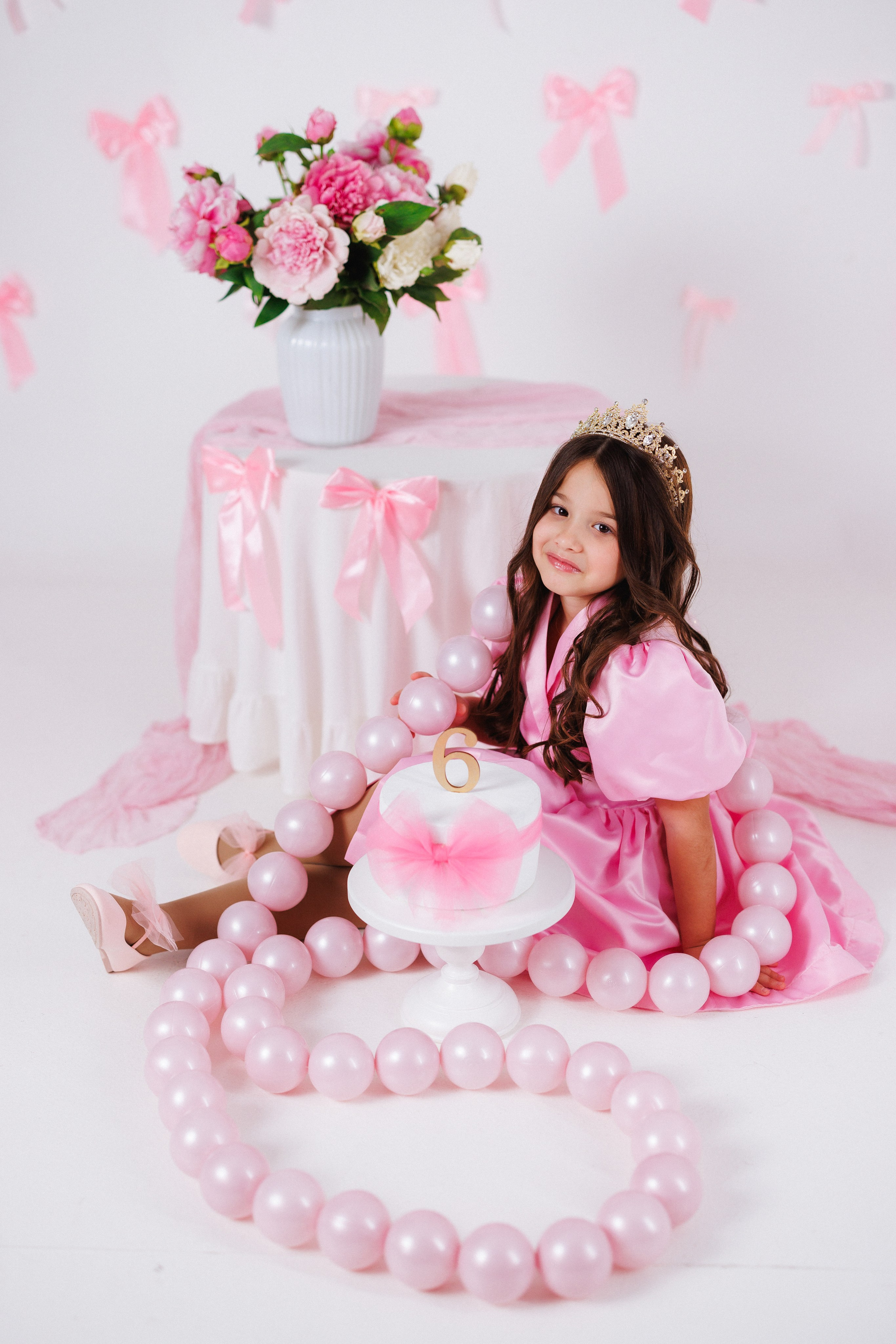Детская фотосессия к Дню рождения для девочек, фотостудия «Антураж». Семейный и детский фотограф в Краснодаре Анна Трашкова