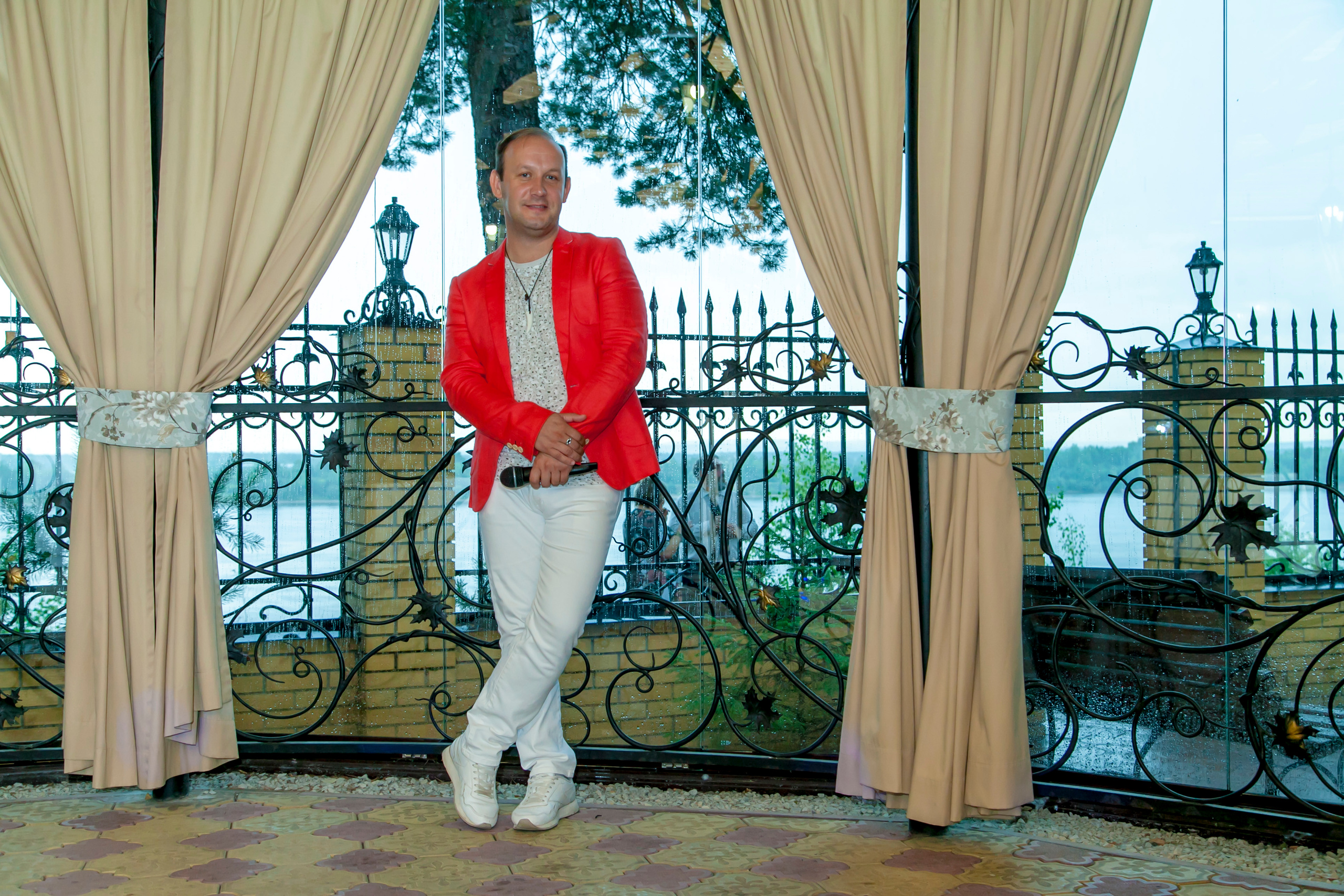 Поющий ведущий Сергей Голубев. Ведущий, Тамада, DJ, фото в Перми. Хорошее настроение