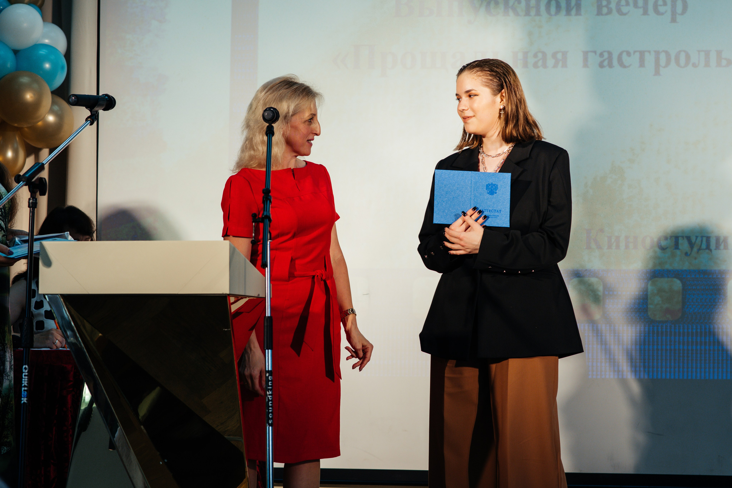 Вручение аттестатов. Выпускные альбомы в Подольске Москве и МО