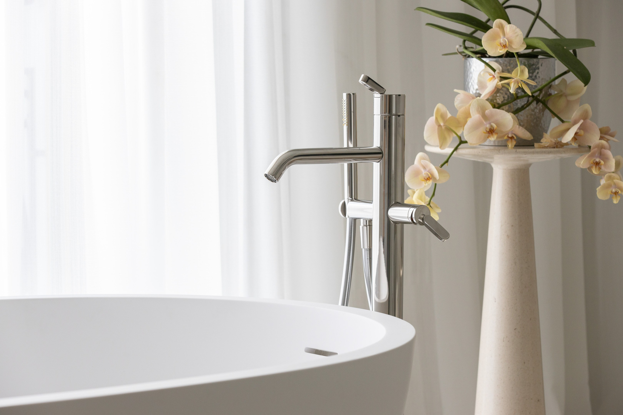 Luxury apartment bathroom interior detail - photographer Andrey Dunin - architect Viktoria Zaretskaya