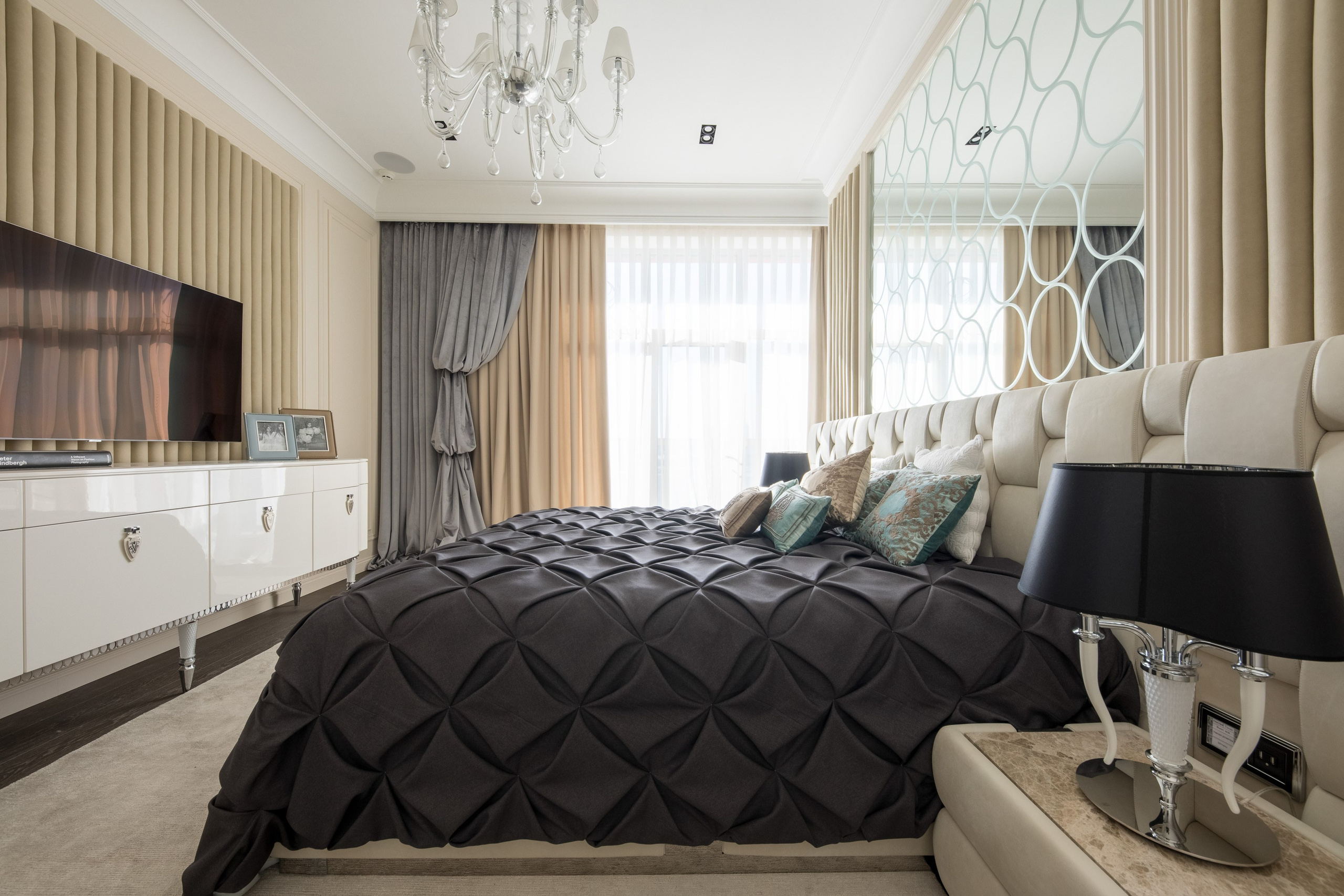 Classic style bedroom interior - photographer Andrey Dunin