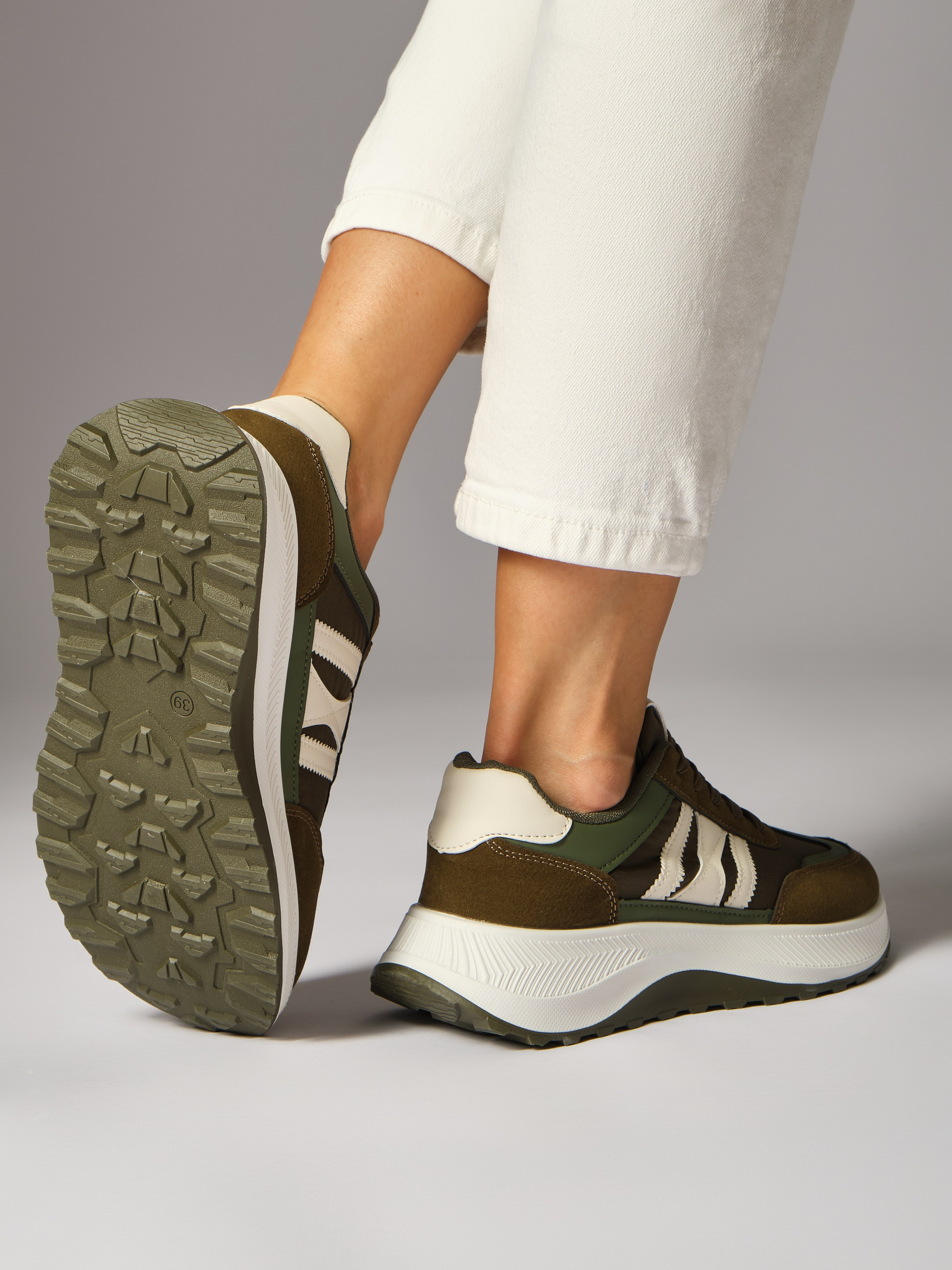 Кроссовки. Фотостудия для Wildberries Ozon