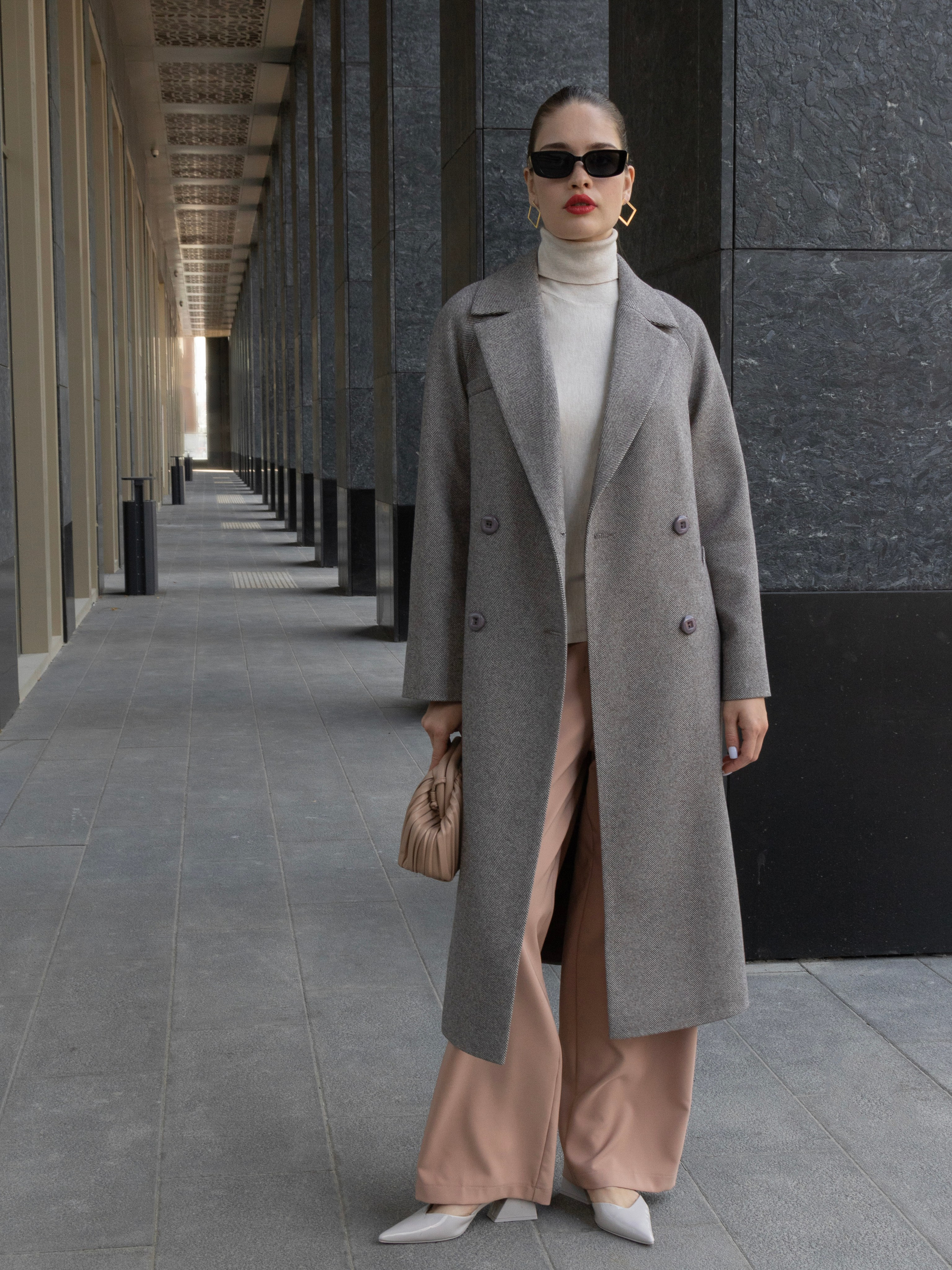 Пальто СТРИТ. Фотостудия для Wildberries Ozon