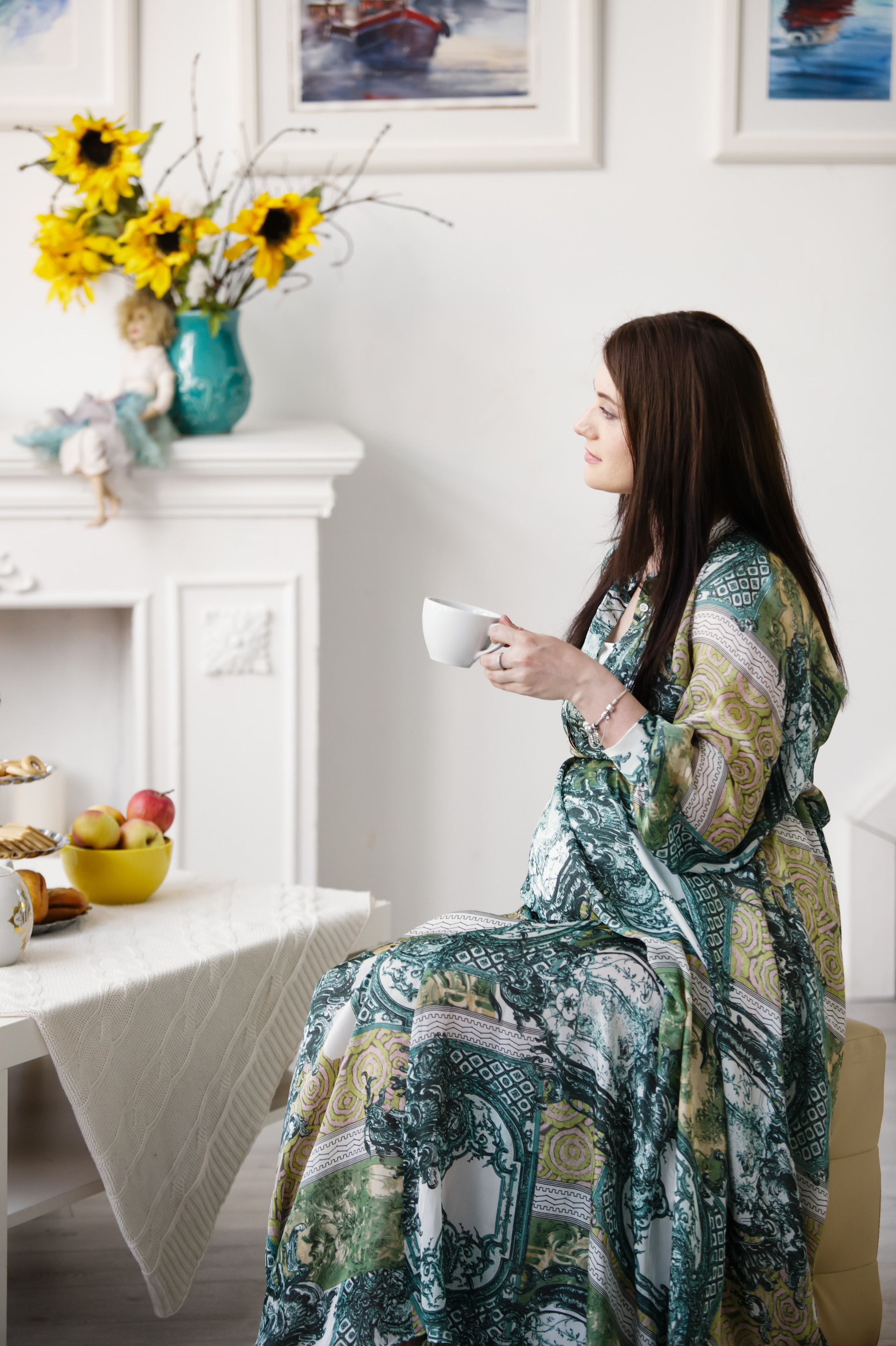 Съемка для двух беременных подруг в светлой студии. Фотографы в Москве Светлана Устинова и Сергей Грачев