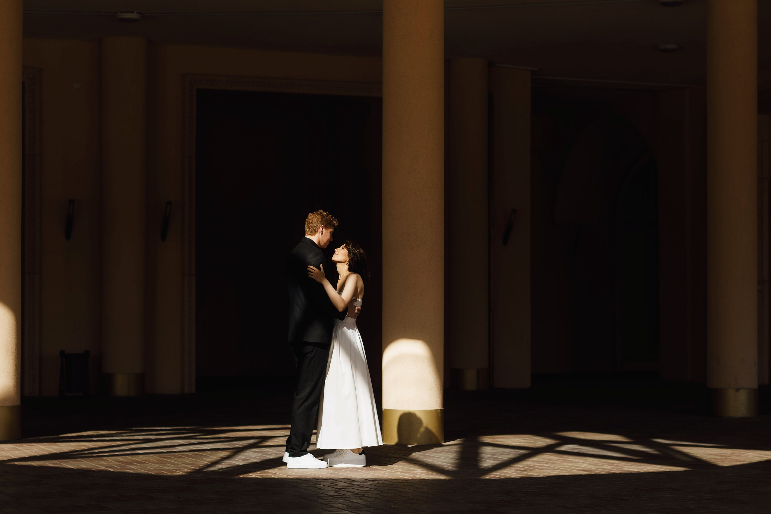 Свадебная фотосессия у театра Экият в Казани