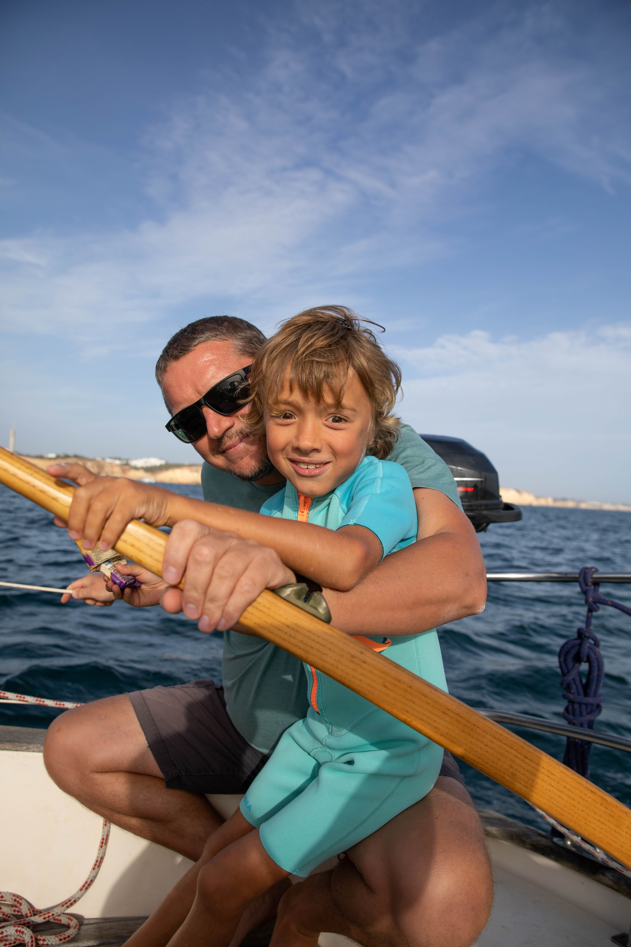 Photo trip of families with children on a sailing yacht. Professional family, child, fashion, event and wedding photographer in Portugal. Oksana Lomnova