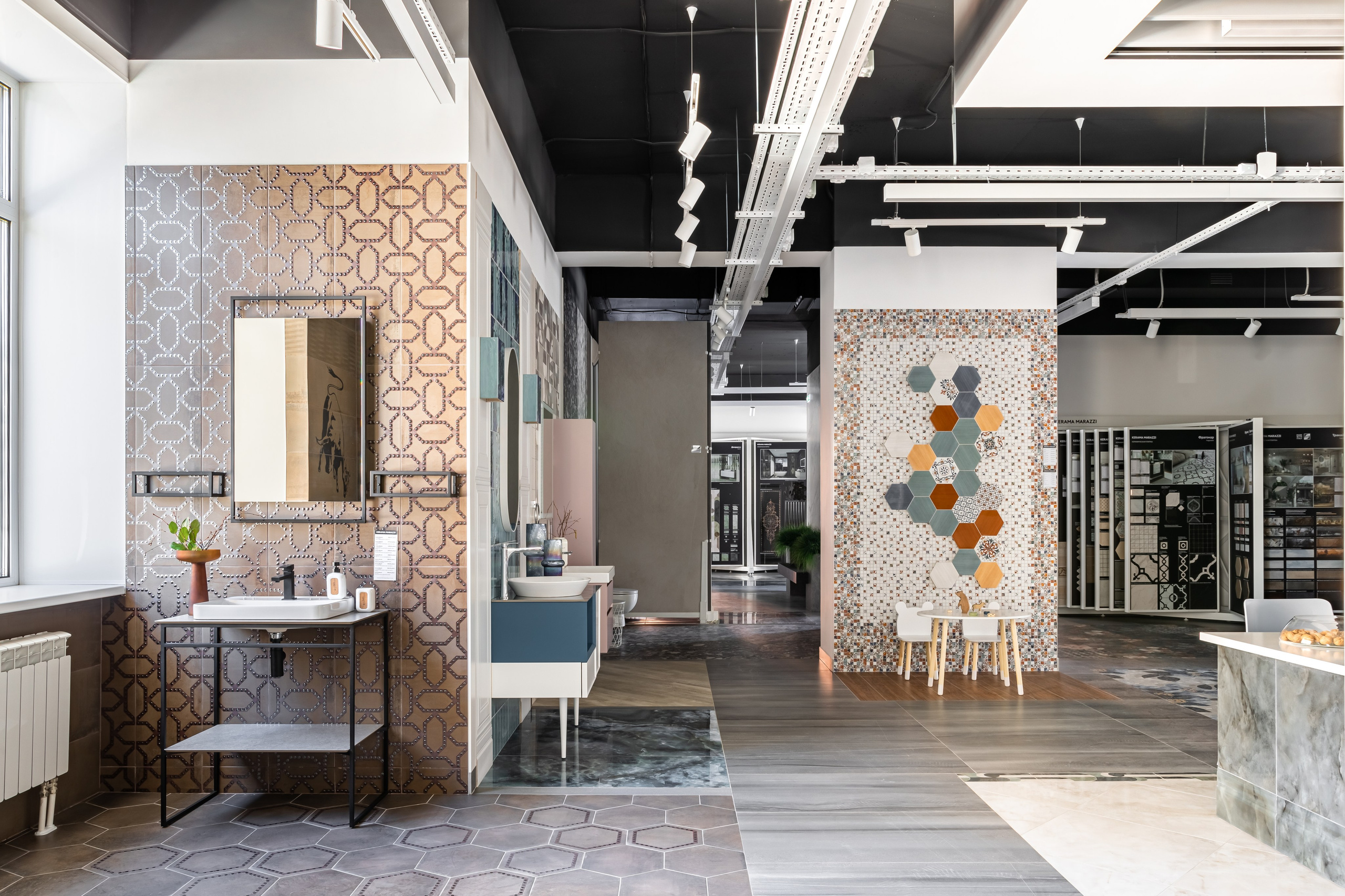 Флагманский магазин KERAMA MARAZZI, г. Киров. Дизайнер\стилист Анна Исупова. Иван Благушин. Интерьерный и архитектурный фотограф в Москве и Санкт-Петербурге