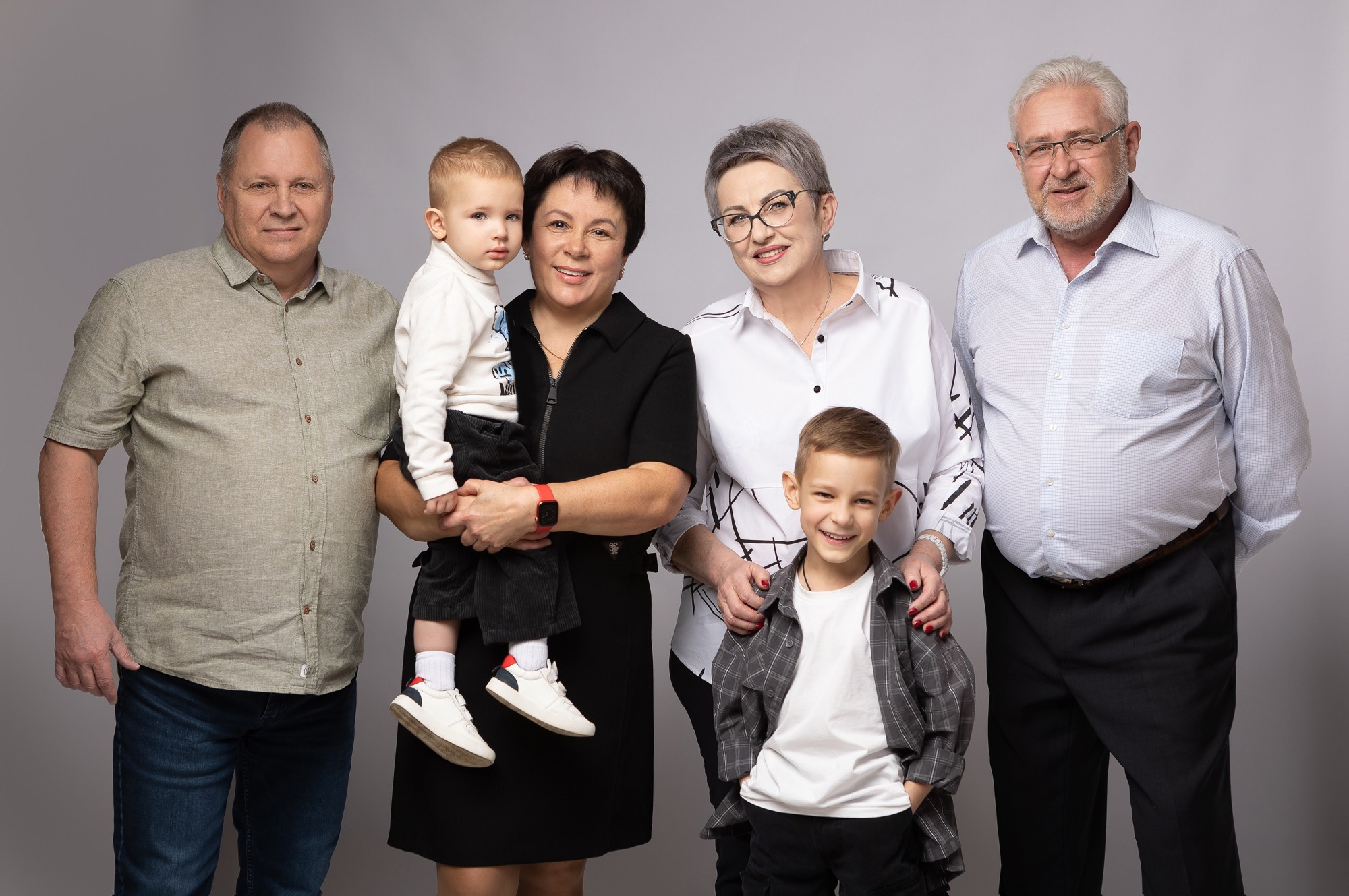 Семейная фотосессия в студии. Фотограф в Оренбурге. Профессиональный фотограф