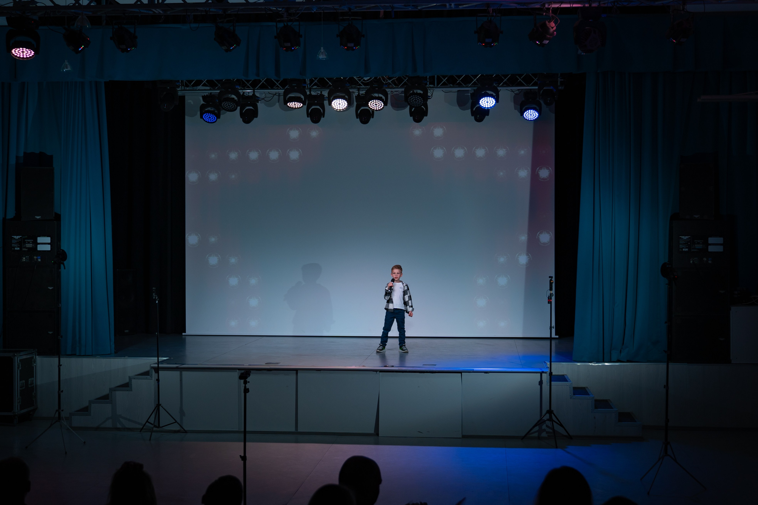 Отчетный концерт продюсерского центра «Новая Звезда». Фото / Видеосъемка в Москве