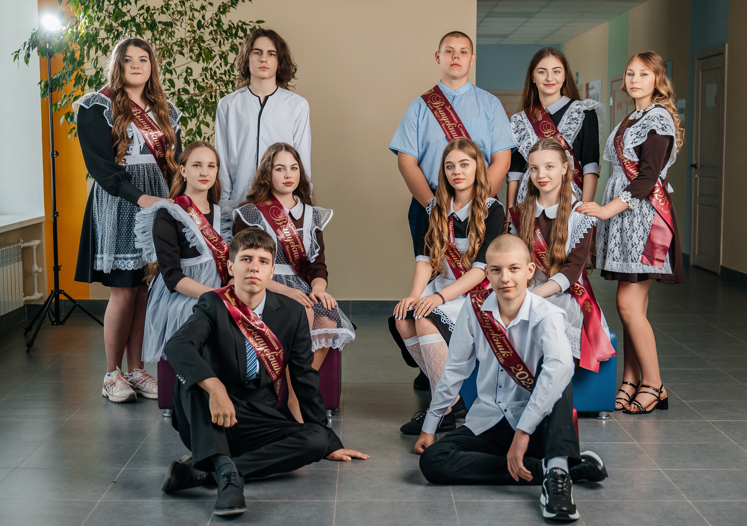 «Белый». Школьный фотограф в Валуйках. Фотосессии для выпускников и изготовление выпускных альбомов в городе Валуйки и в Белгородской области