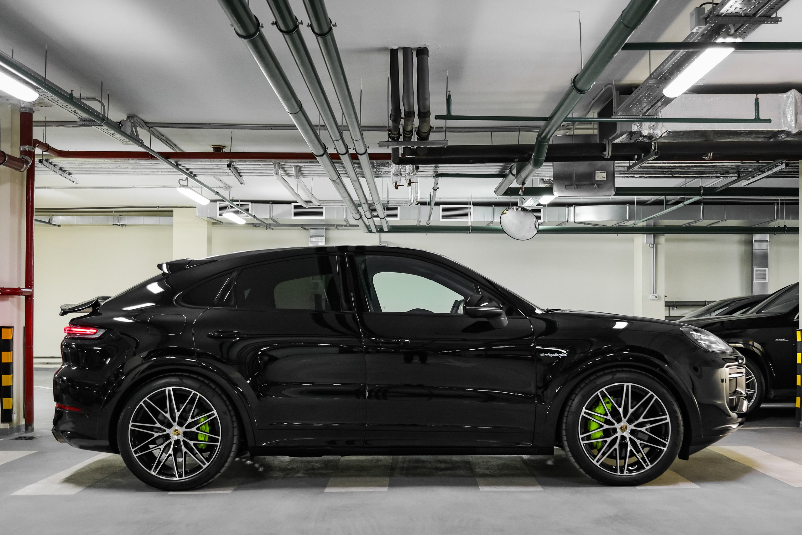 2025 PORSCHE CAYENNE COUPE E-Hybrid. Mixturecaptures