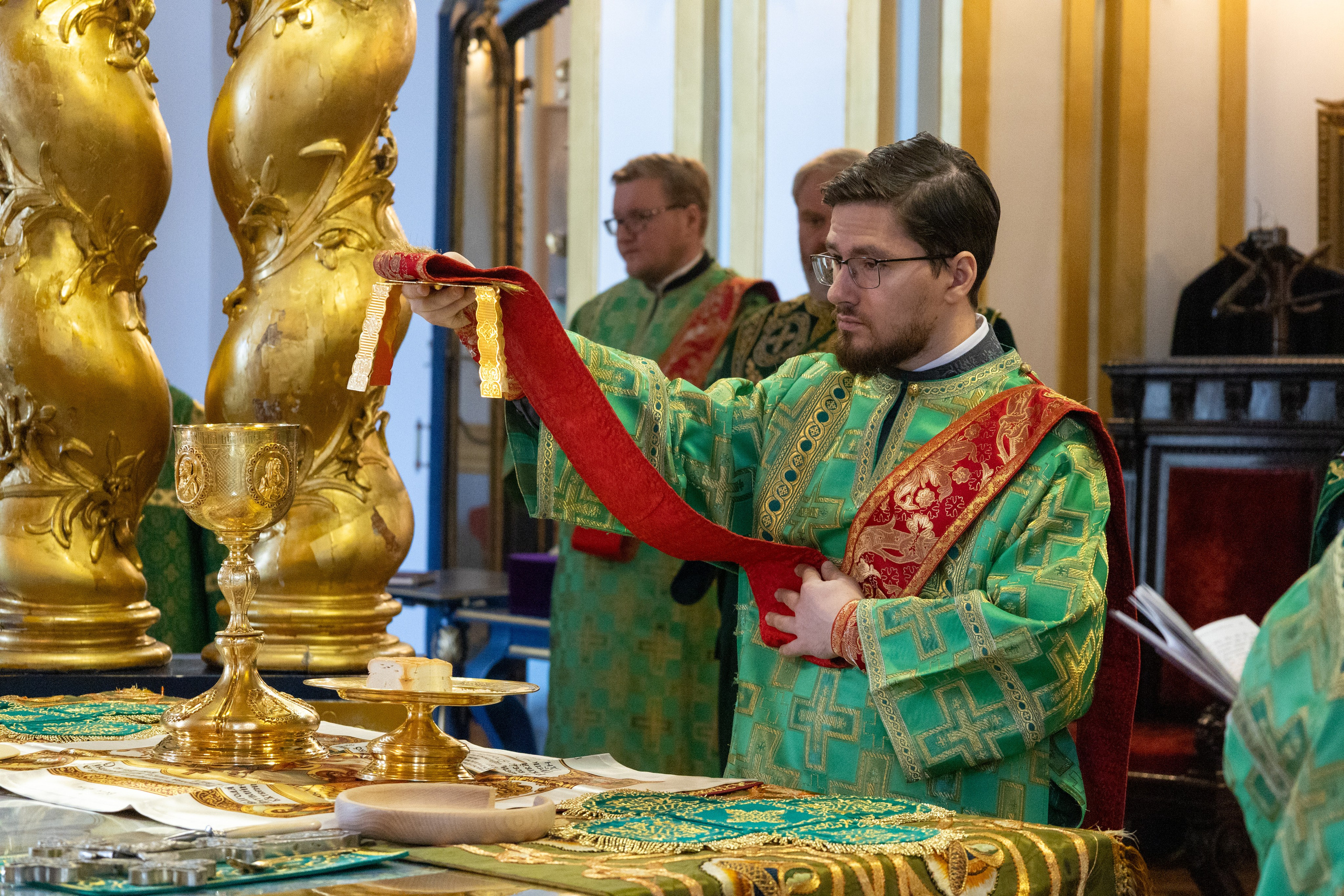 Неделя 16-я по Пятидесятнице, по Воздвижении. Глас 7-й. Попразднство Воздвижения Креста. Вмч. Никиты. НИКОЛО-БОГОЯВЛЕНСКИЙ МОРСКОЙ СОБОР