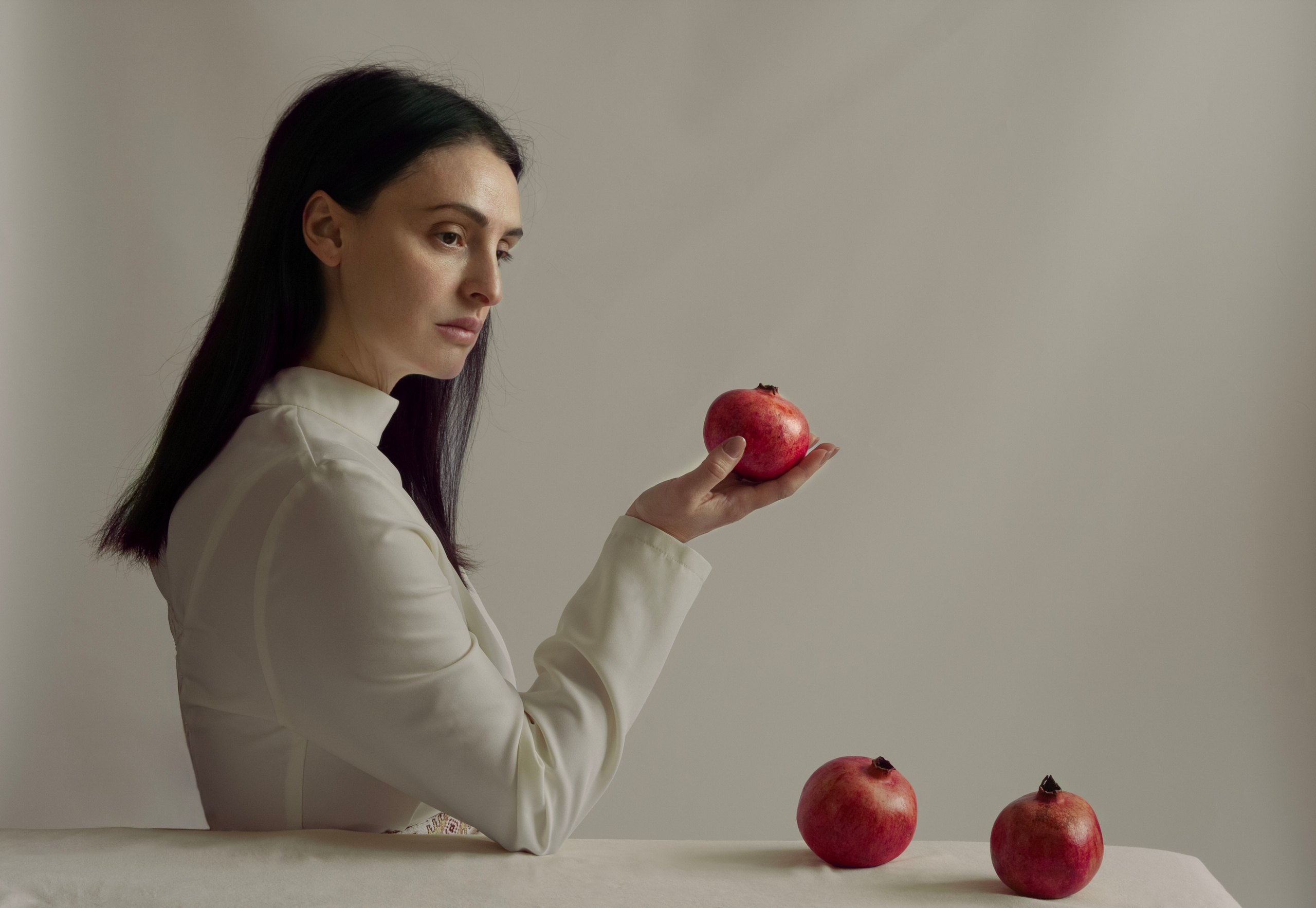 Pomgranate. Autoportrait. MARINA MANUCHARIAN