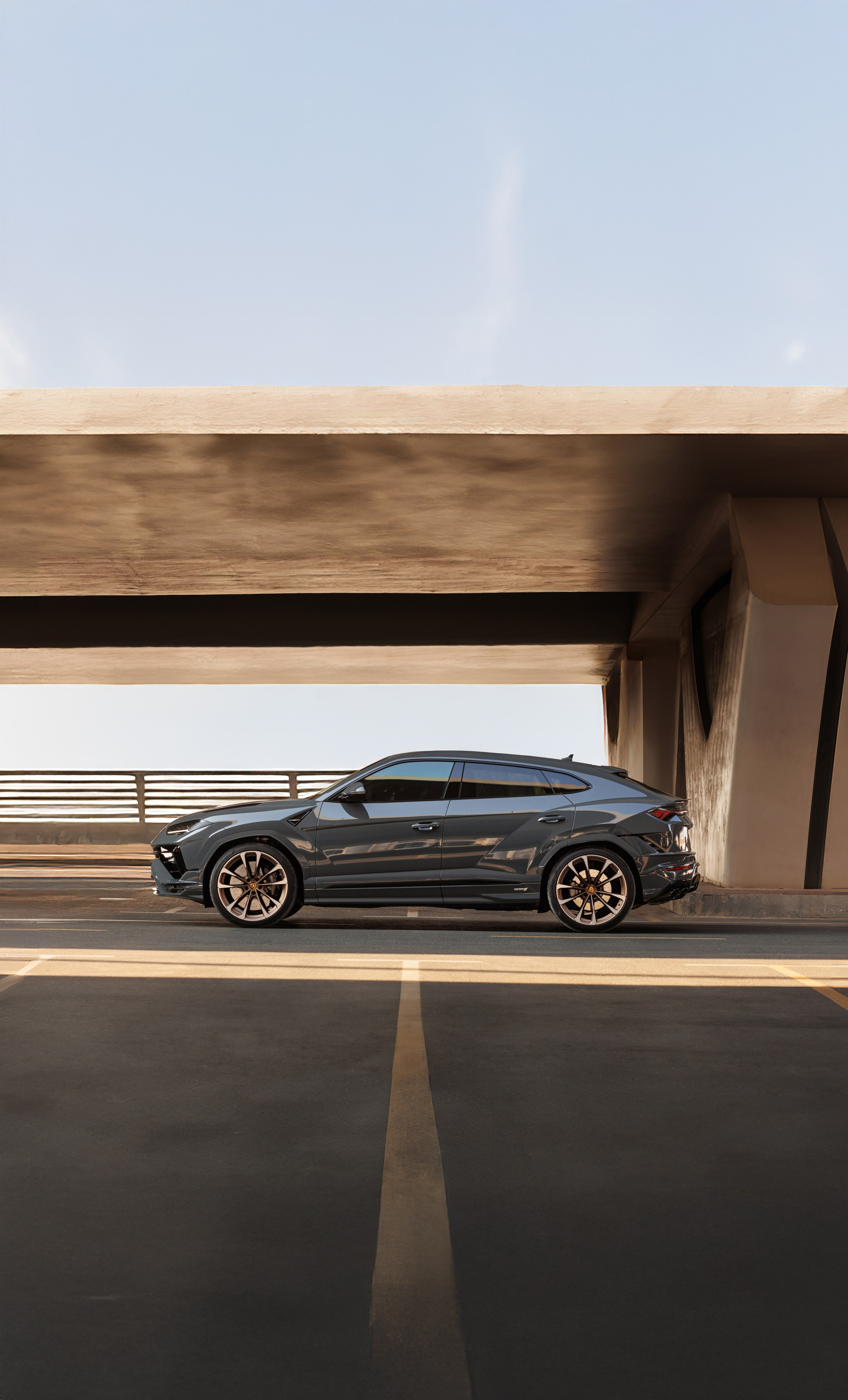 Lamborghini Photoshoot in Dubai — Luxury Car Photography. Evgen Yatsenko — Photographer in Dubai