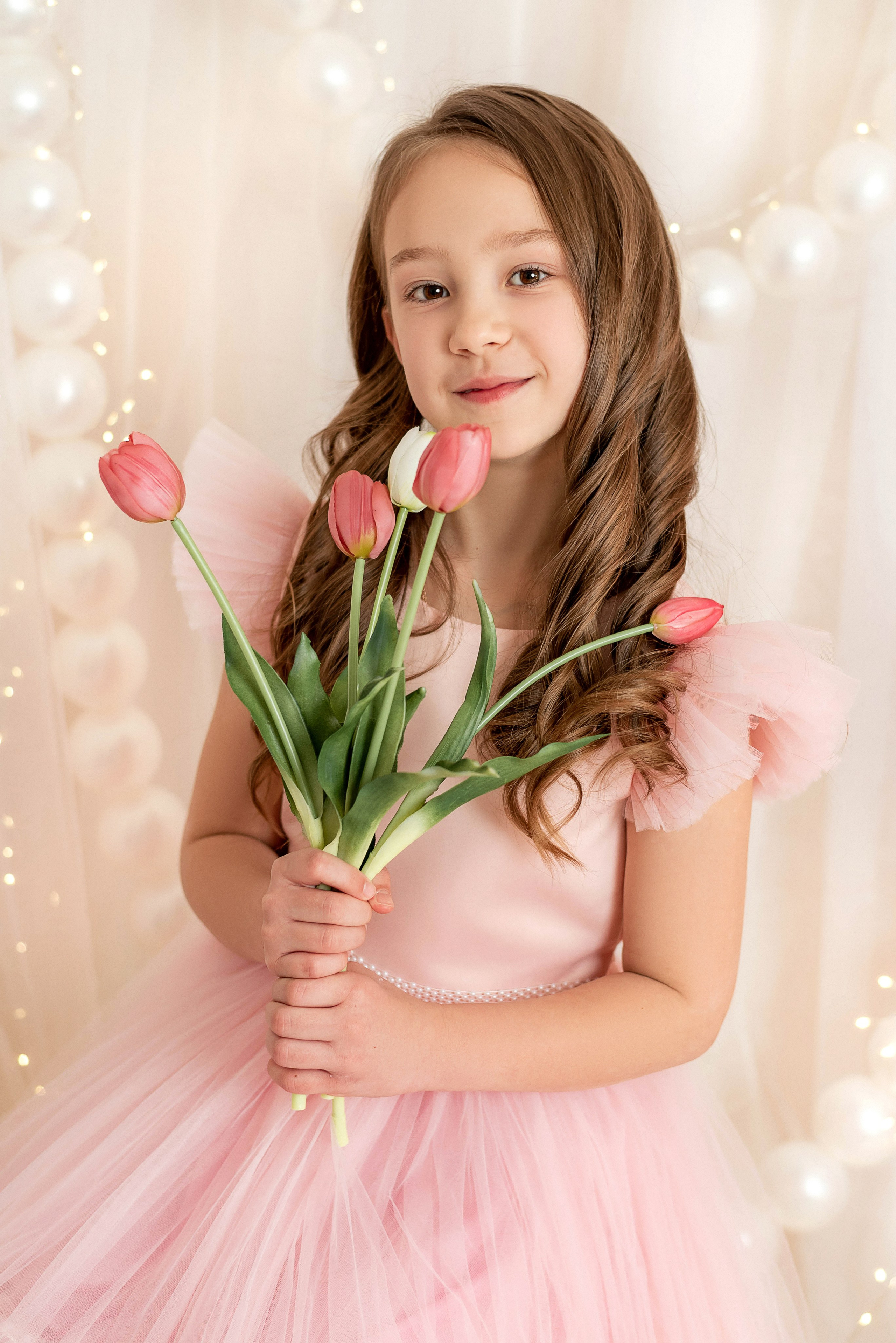 София и Есения — тюльпаны. Семейный и детский фотограф Наталья Горда