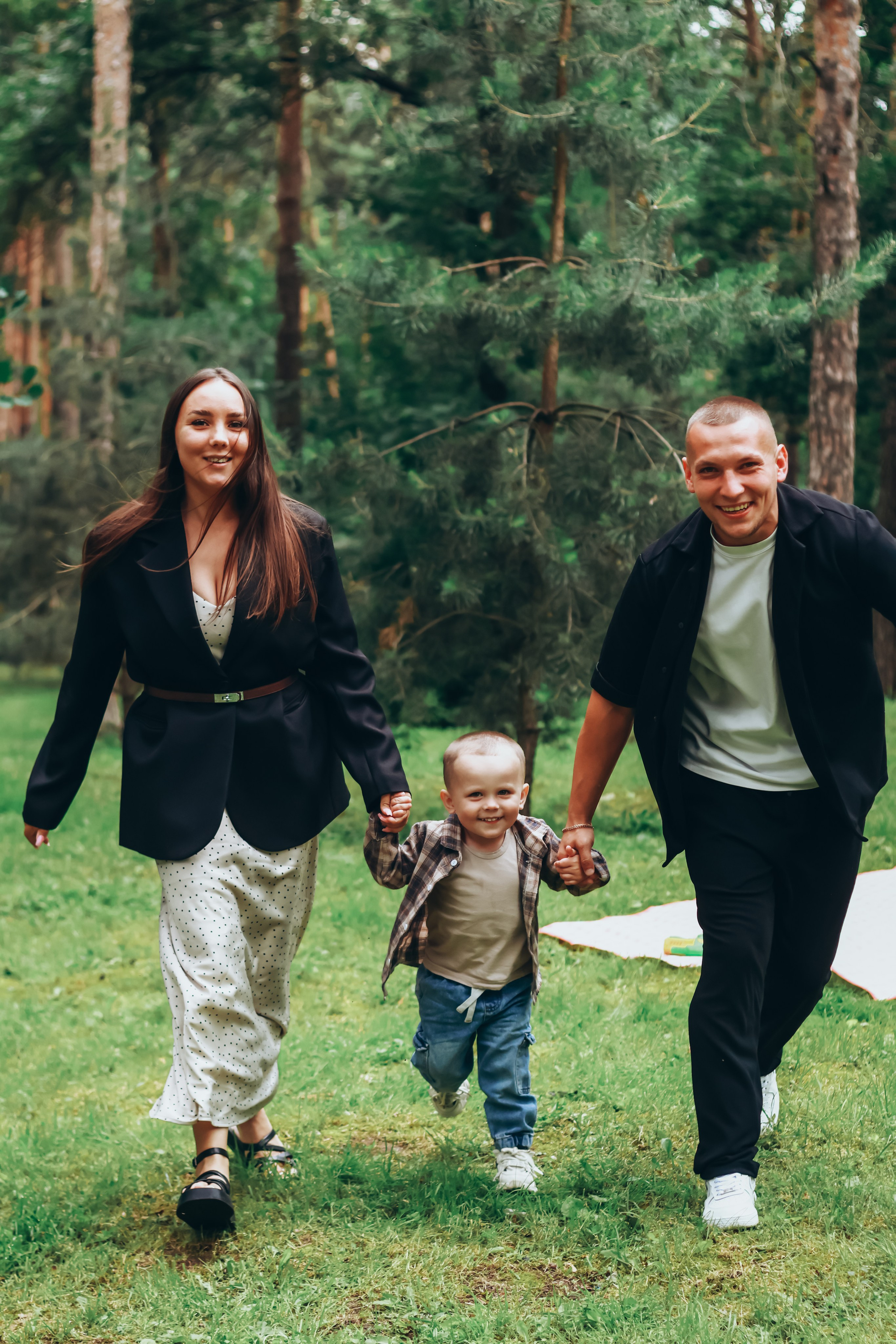 Семейная фотосессия в летнем парке, Екатеринбург. Фотограф в Екатеринбурге Пойгина Елена