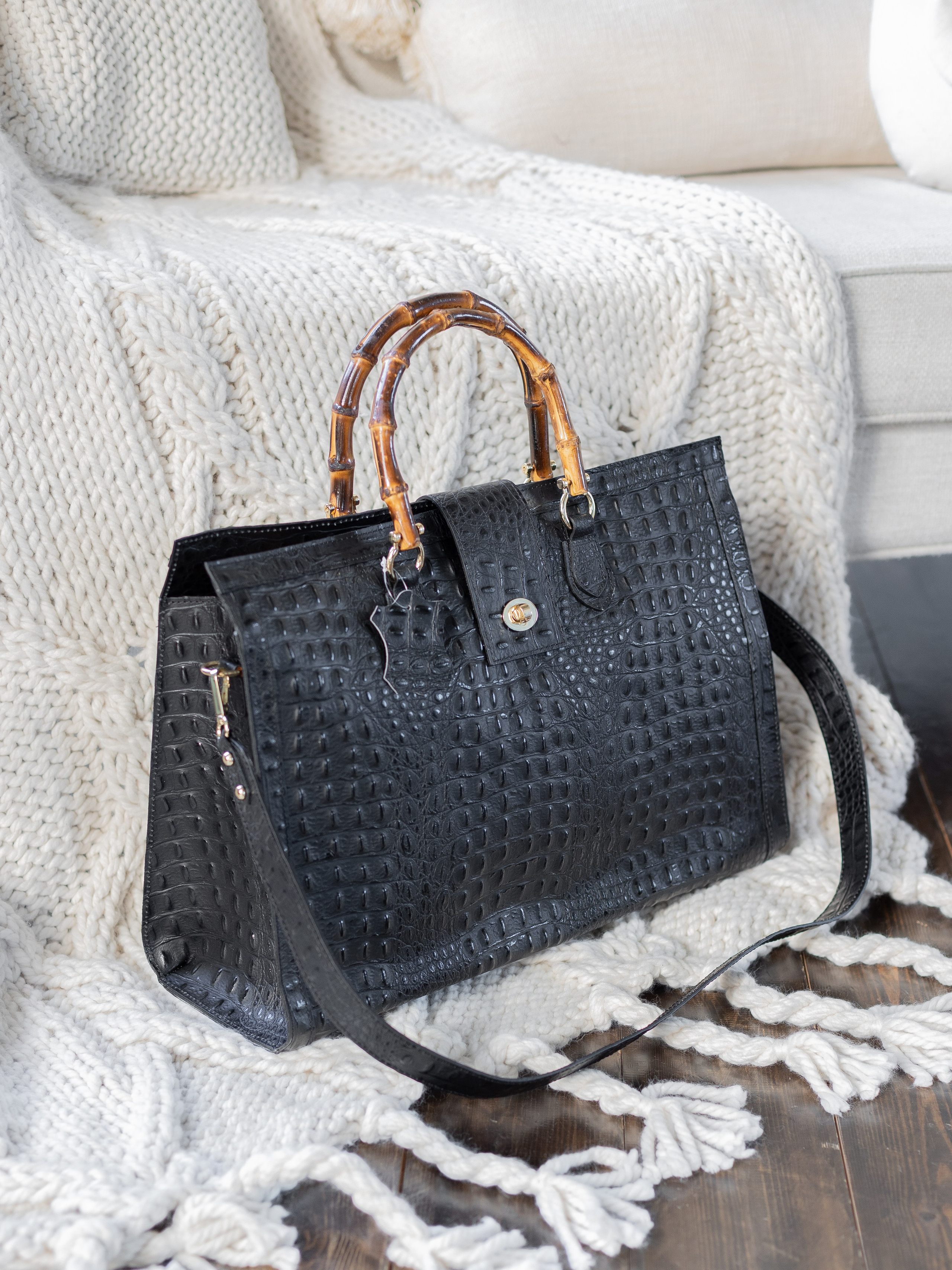 Предметная съёмка сумок для маркетплейсов. Предметный фотограф в Симферополе Антон Катунин