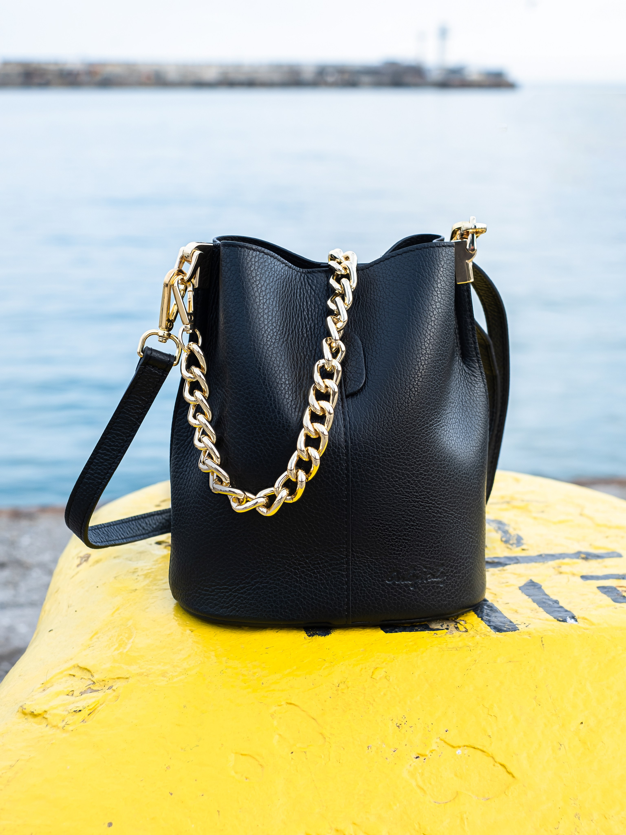 Предметная съёмка сумок для маркетплейсов. Предметный фотограф в Симферополе Антон Катунин