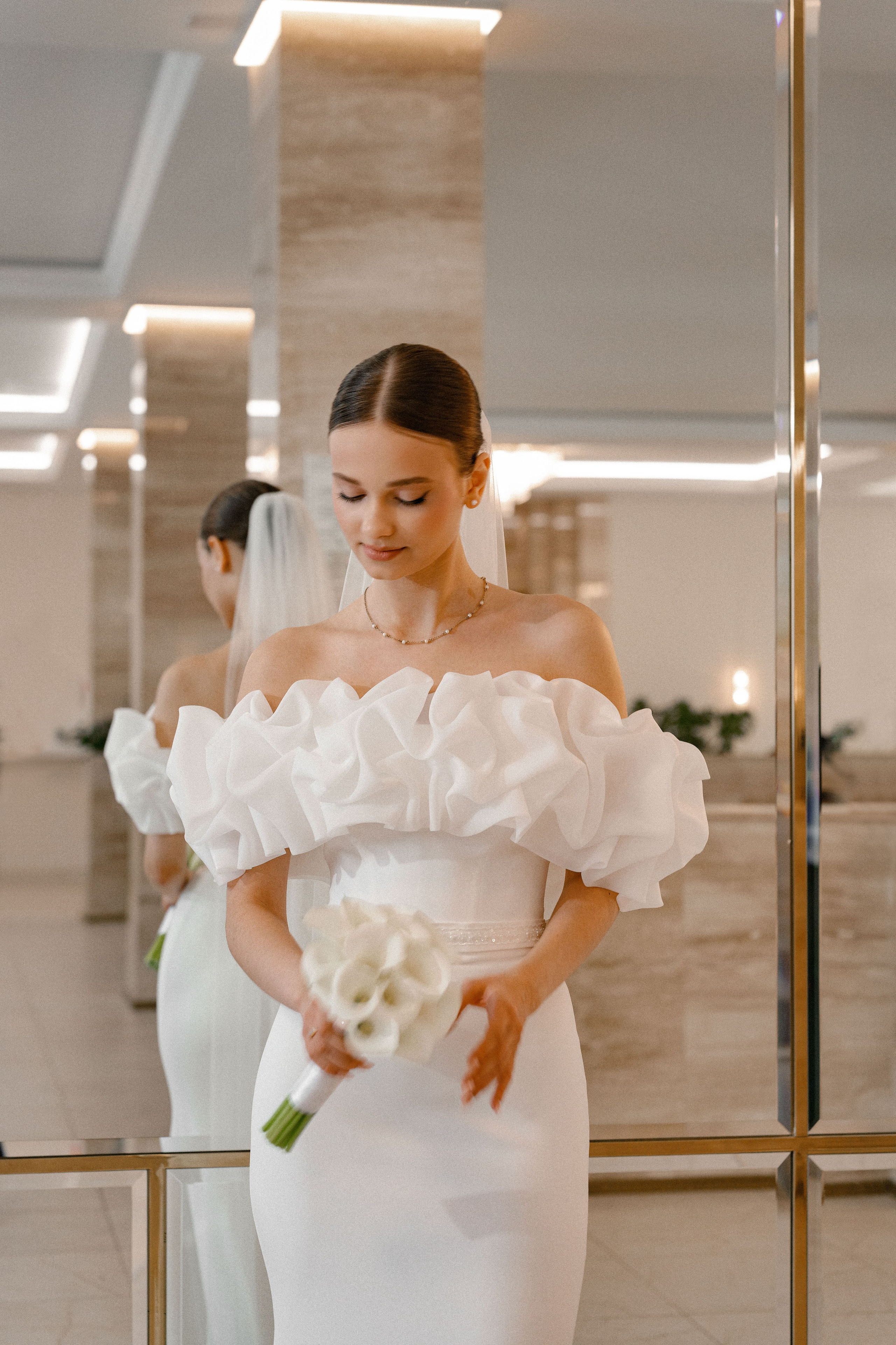 Свадебная фотосессия в Бутырском ЗАГС (Дворец Бракосочетания № 4) и прогулка в отеле Solux (Солюкс)