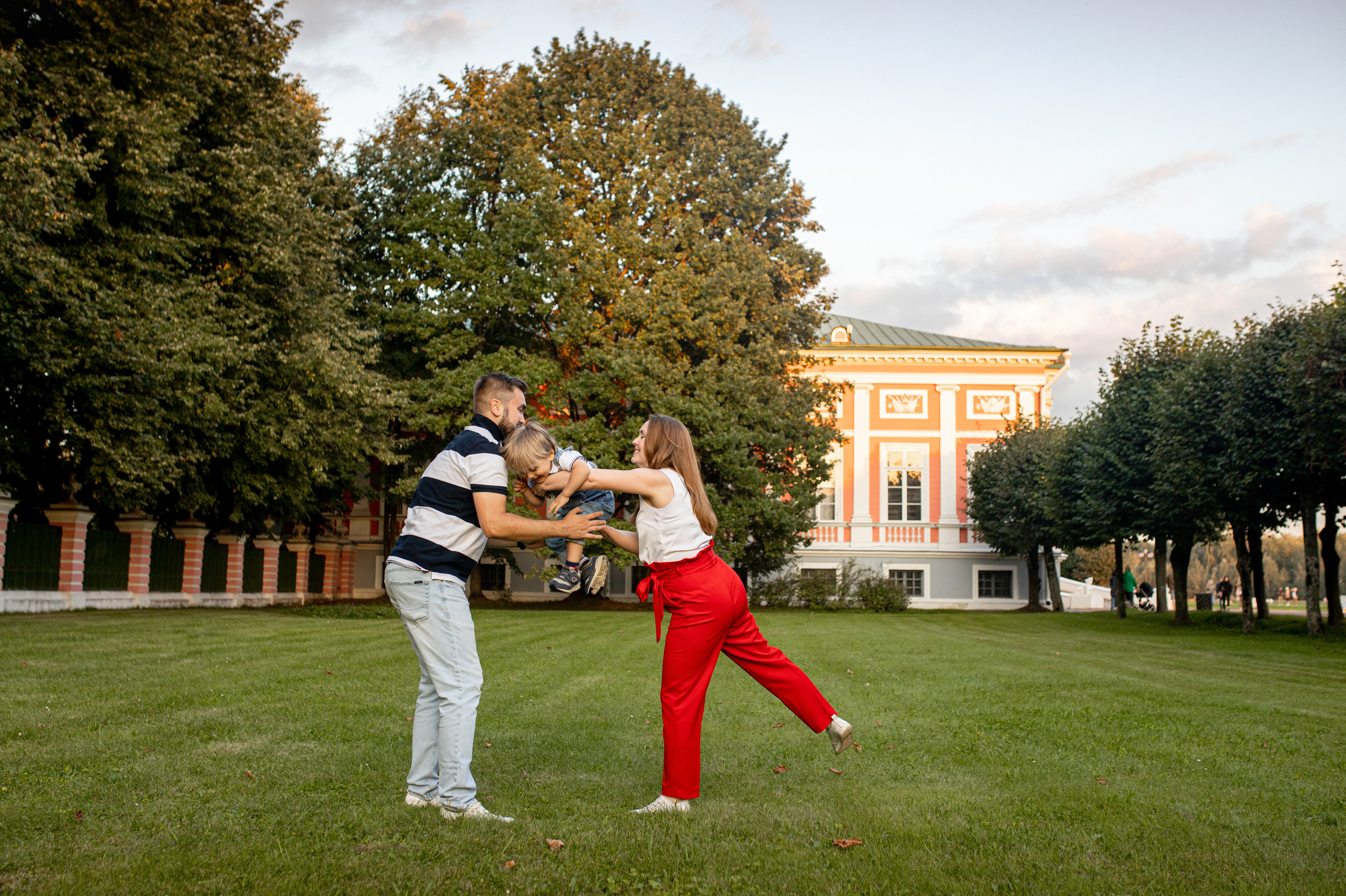 Семейная фотосессия в Кусково. Фотограф в Железнодорожном и Балашихе