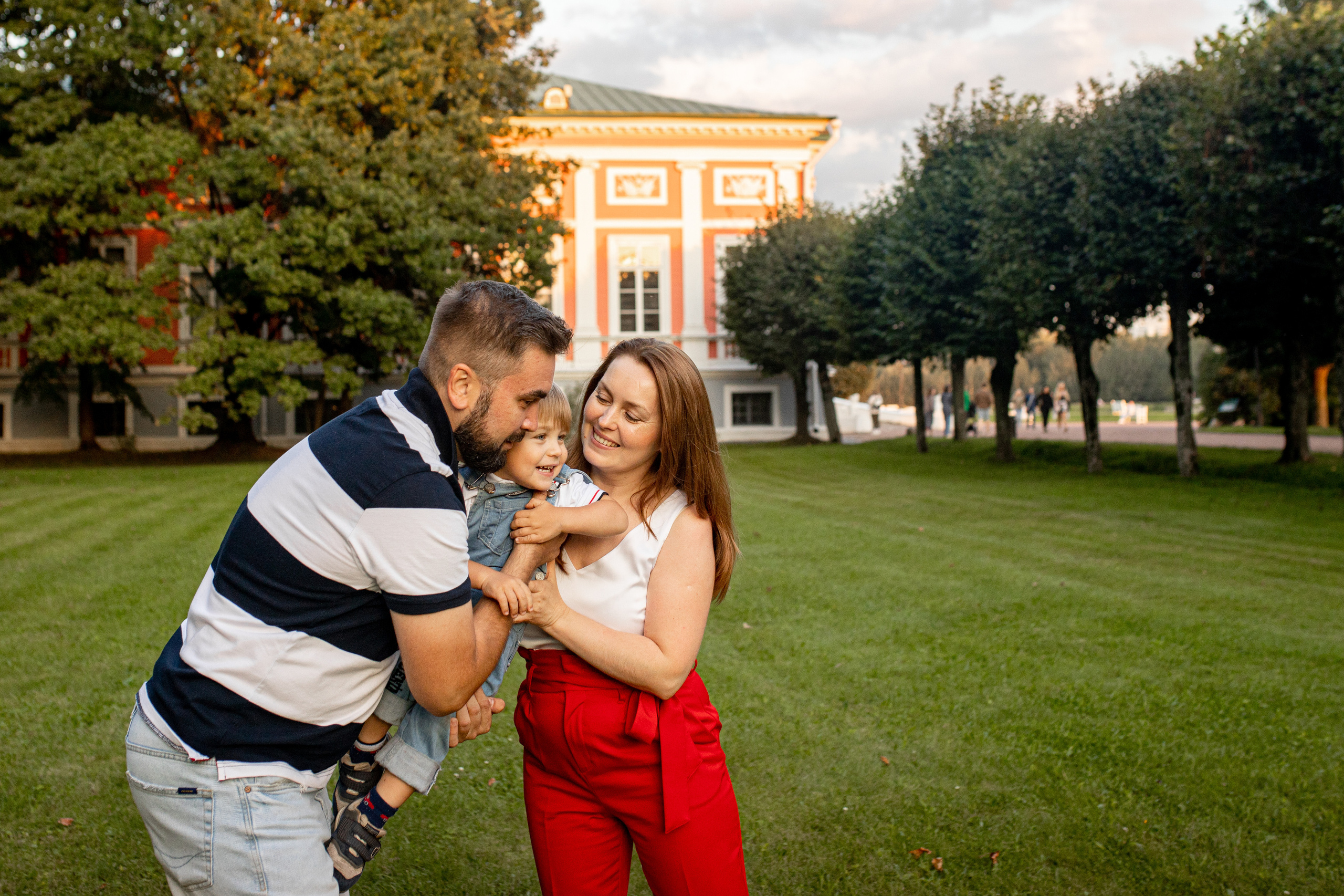 Семейная фотосессия в Кусково. Фотограф в Железнодорожном и Балашихе