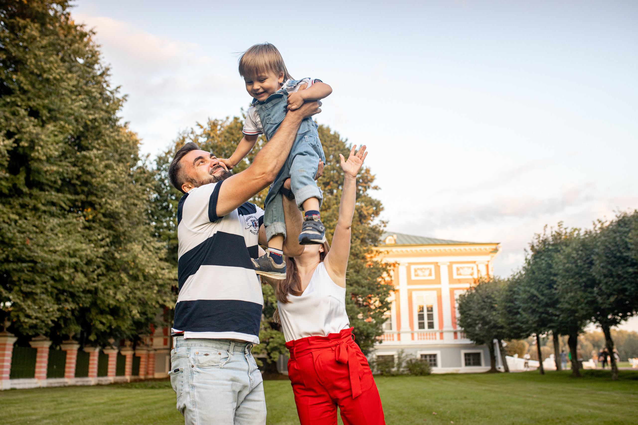 Семейная фотосессия в Кусково. Фотограф в Железнодорожном и Балашихе