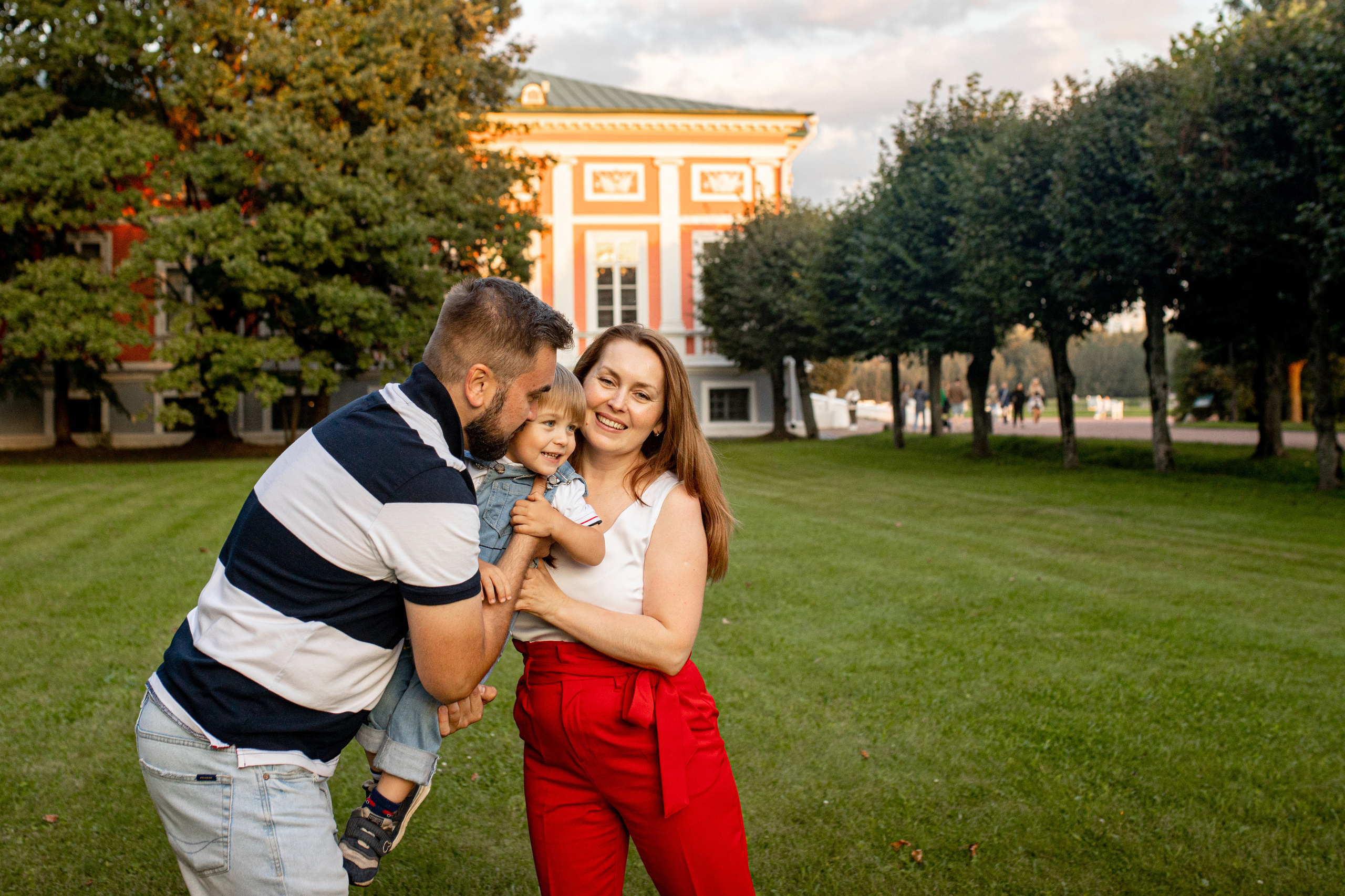Семейная фотосессия в Кусково. Фотограф в Железнодорожном и Балашихе