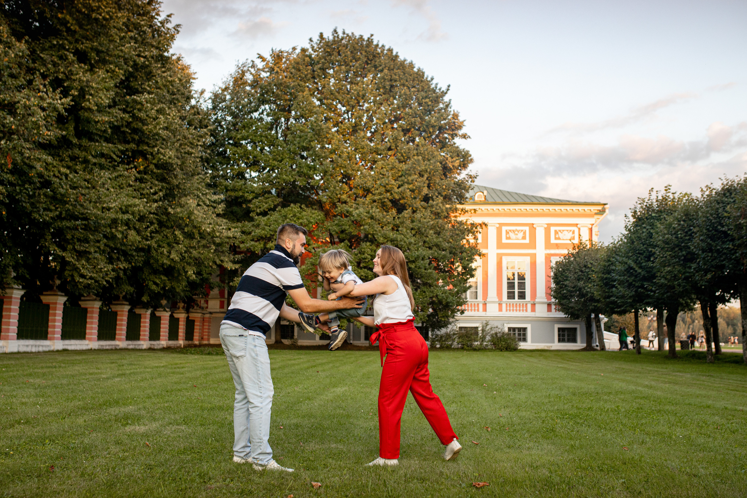 Семейная фотосессия в Кусково. Фотограф в Железнодорожном и Балашихе