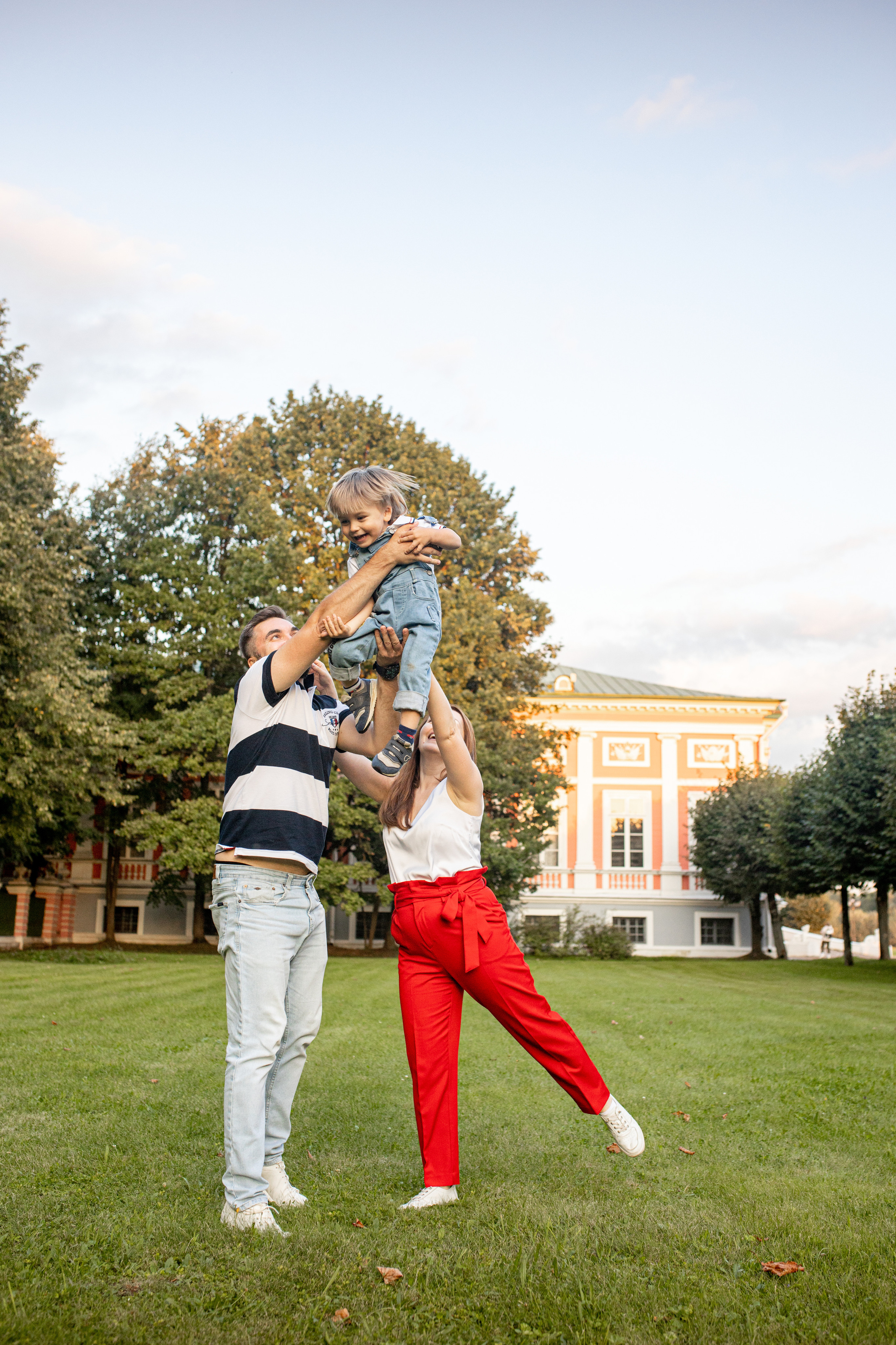 Семейная фотосессия в Кусково. Фотограф в Железнодорожном и Балашихе