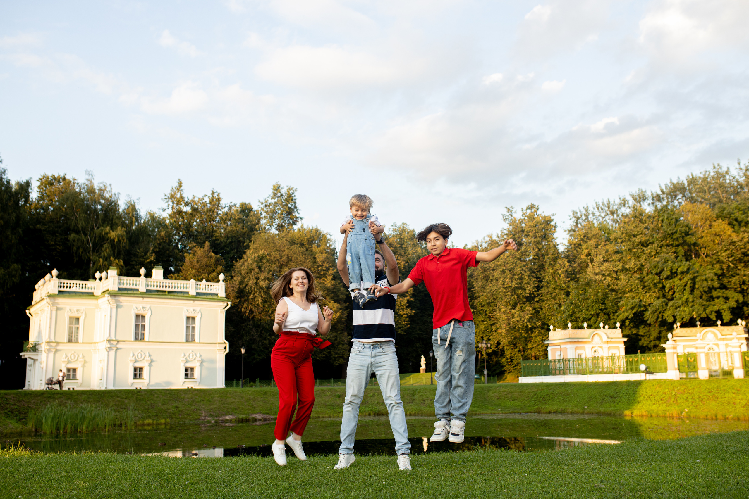 Семейная фотосессия в Кусково. Фотограф в Железнодорожном и Балашихе