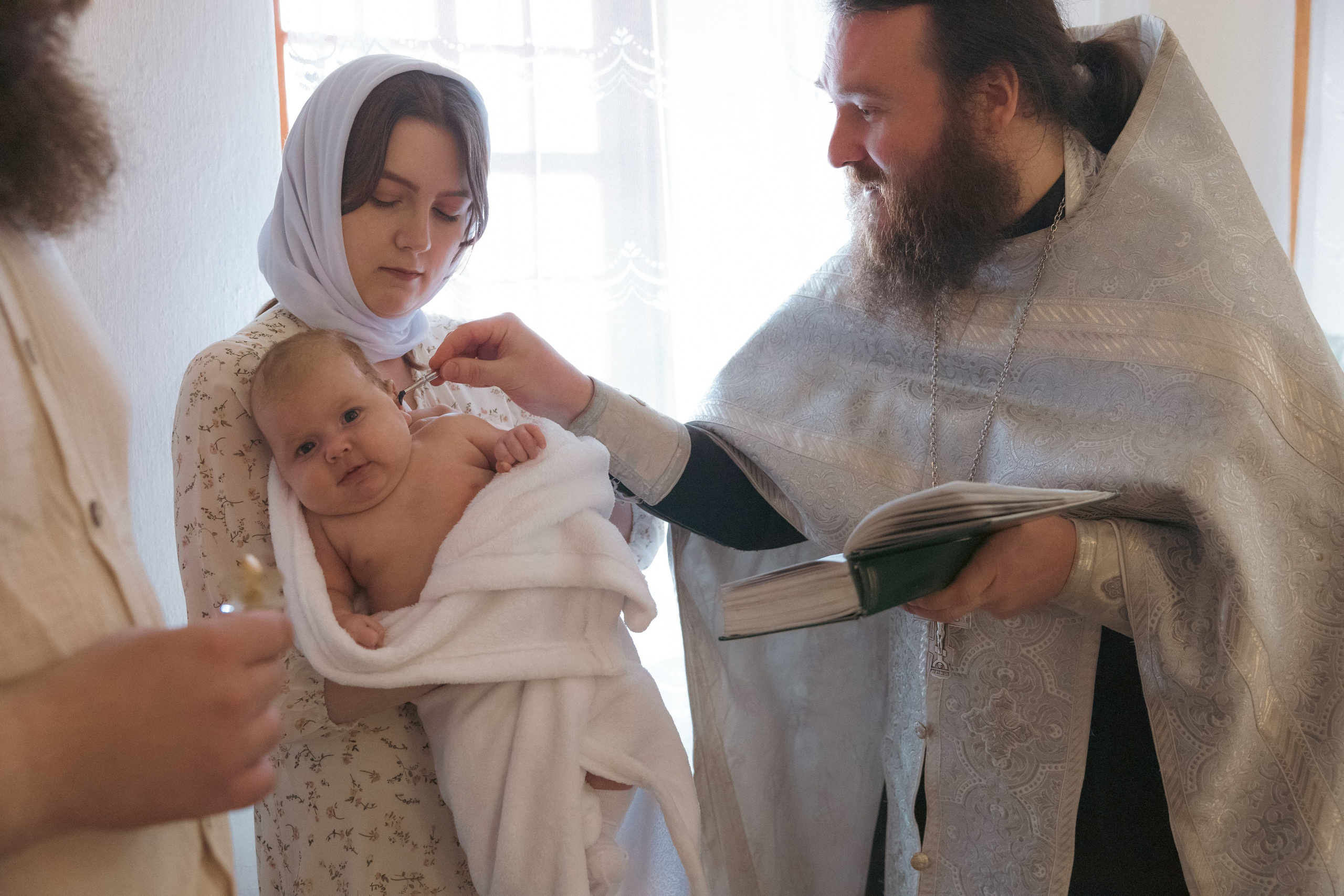 Крещение. Николо-Перервинский монастырь, район Печатники. Фотографы на роды в Москве. Фото и видео родов. Фотопроект «Продолжение рода»