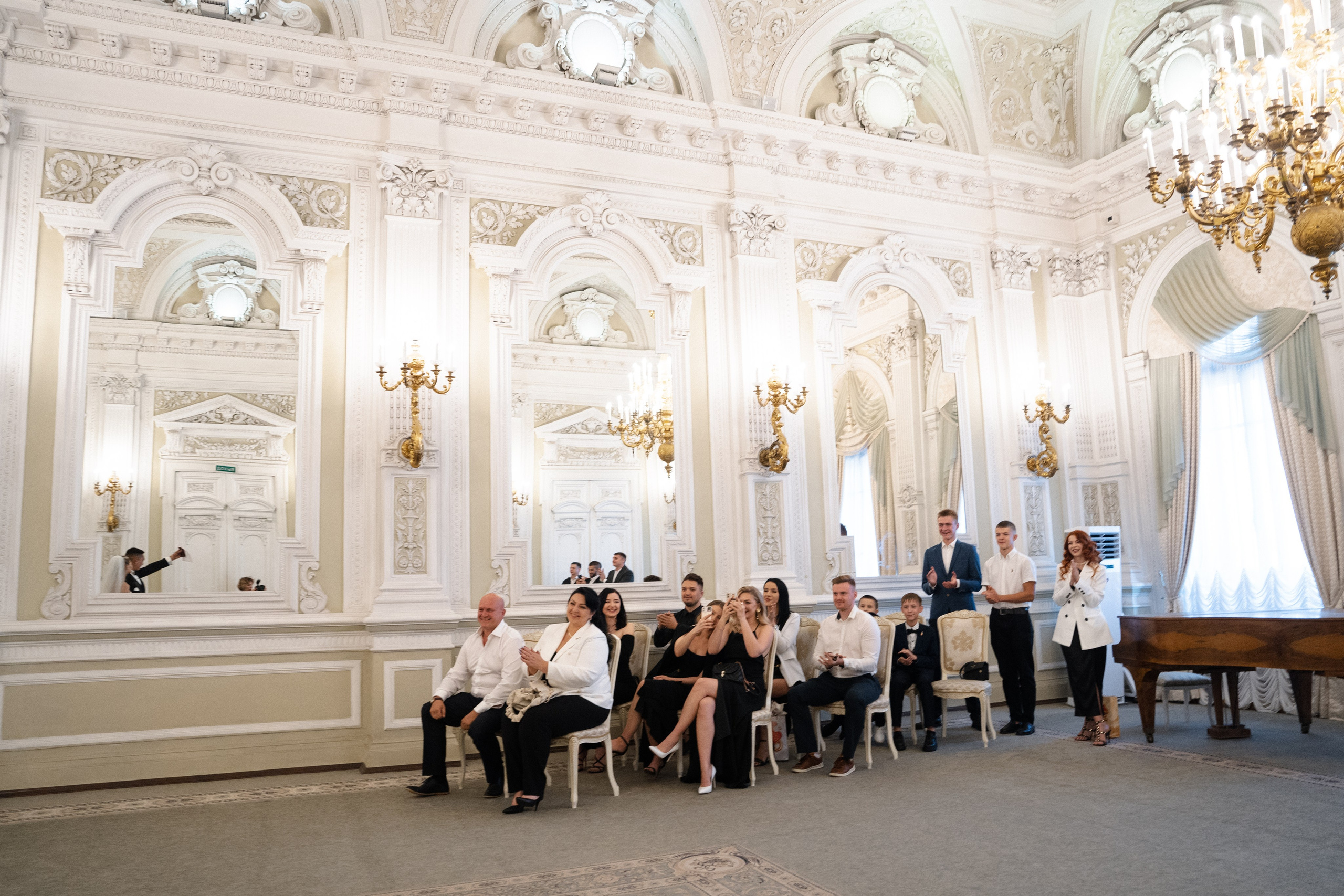 Виктория & Роман. Камерная городская свадьба в видовом ресторане в стиле современная классика. Свадебный фотограф организатор в Санкт-Петербурге Ассоль Опарина