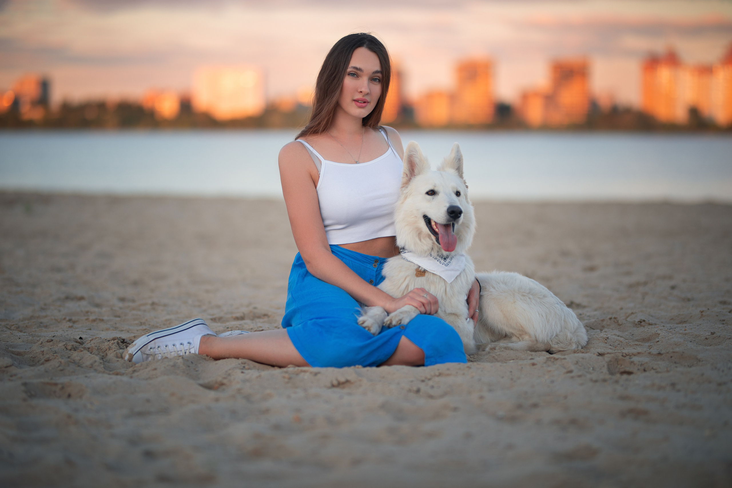 Фотосет с Натальей и собакой на берегу реки в формате для «себя»