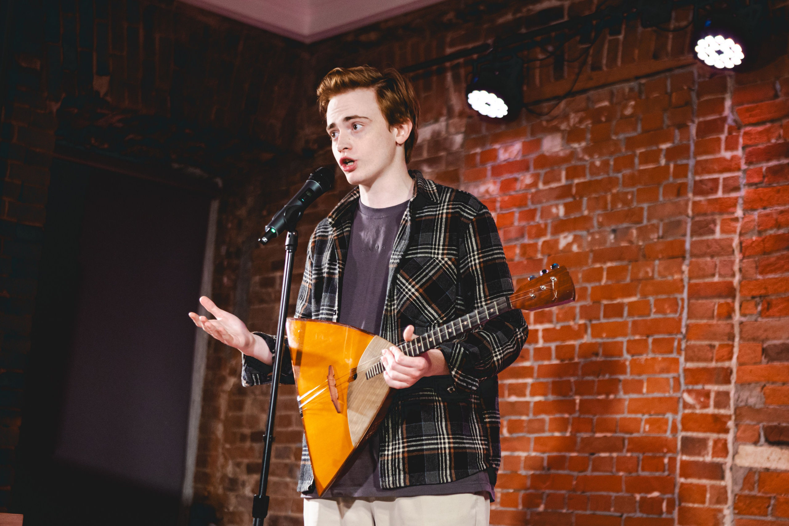 Фотографии стендапа Первой лиги КВН в Перми. Репортажный фотограф в Перми Денис Голдобин