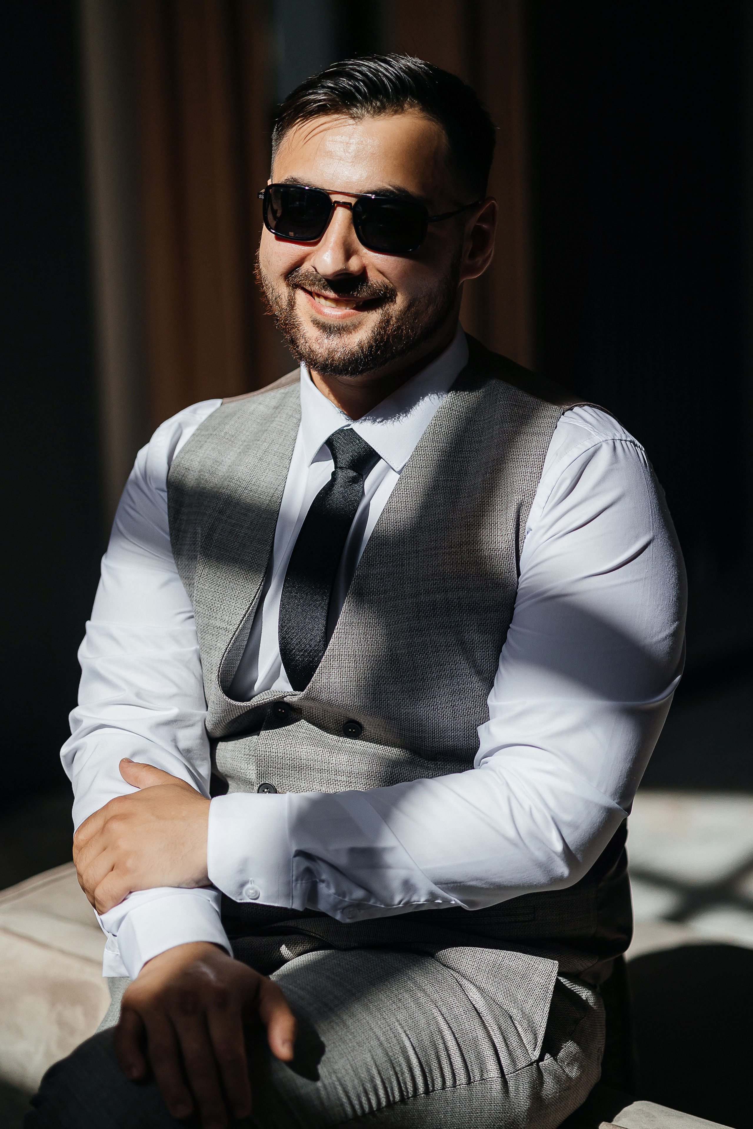 Свадебная фотосессия пары в номере отеля. Олег Сверчков | Свадебный фотограф Вологда