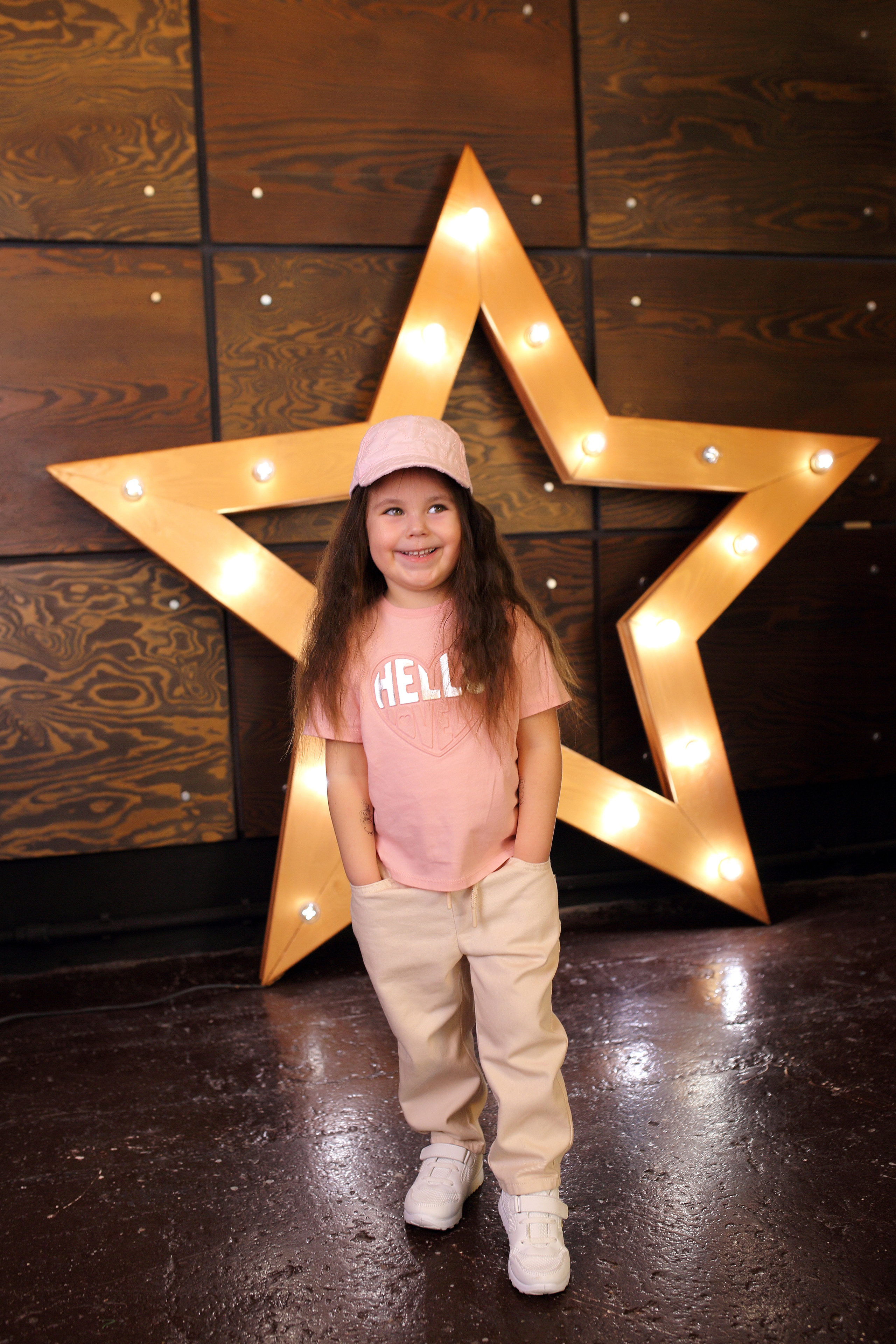 Детский фотограф Иркутск, модница в студии