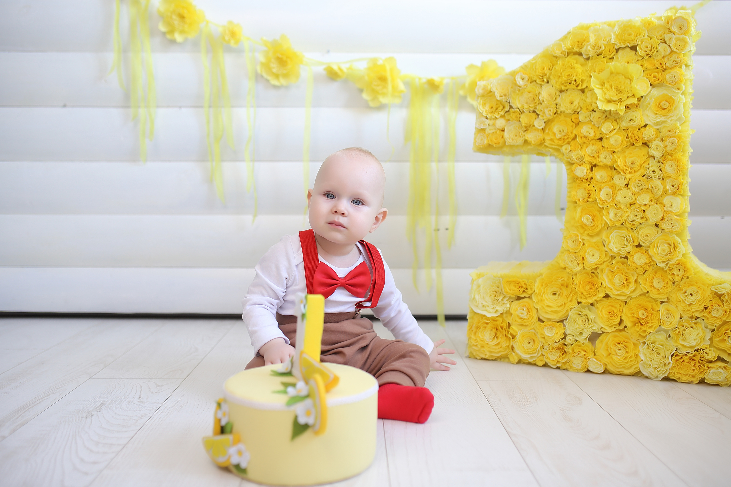 Детский фотограф Иркутск, малыш с тортиком