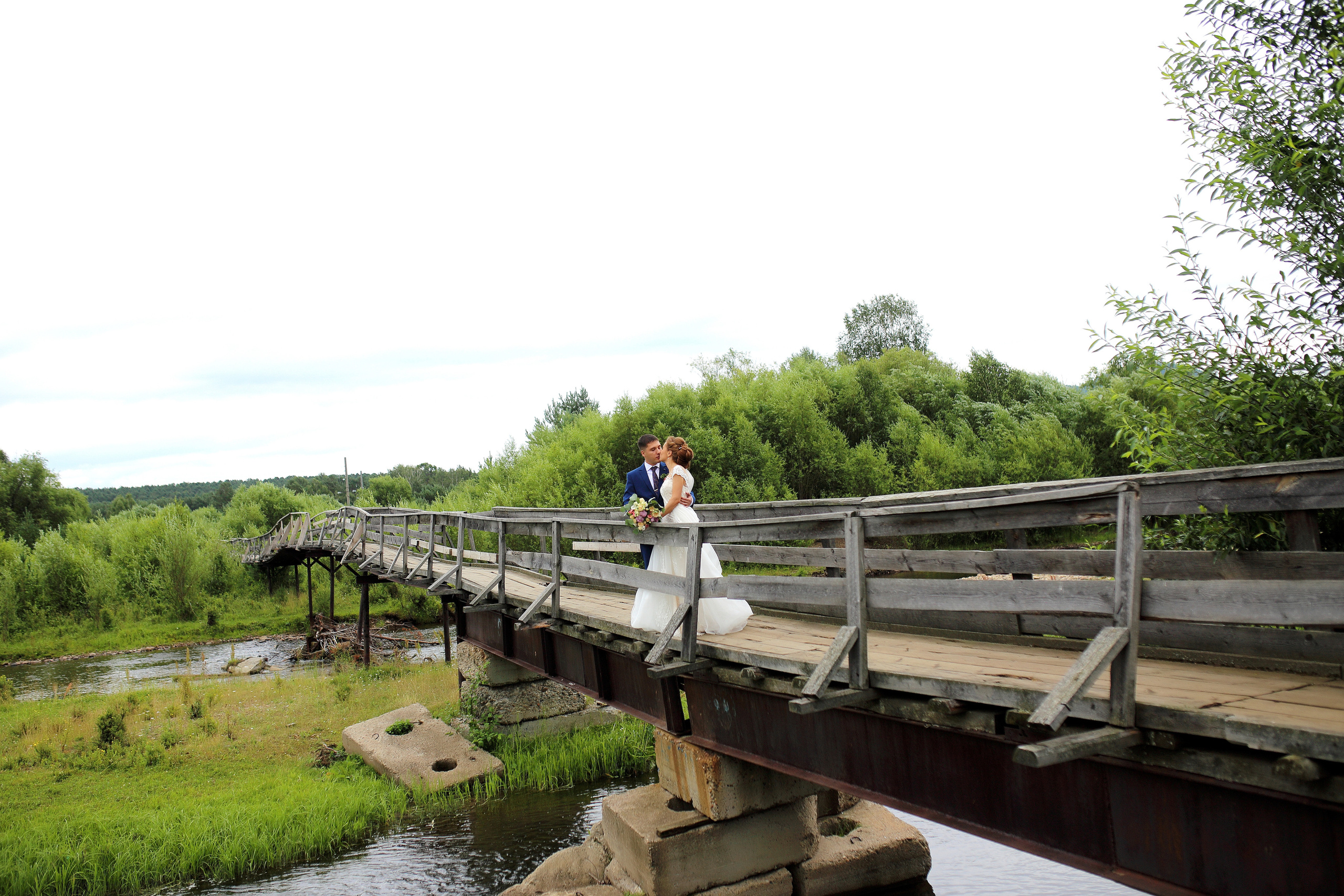 Свадьба в Иркутске, красивый мост