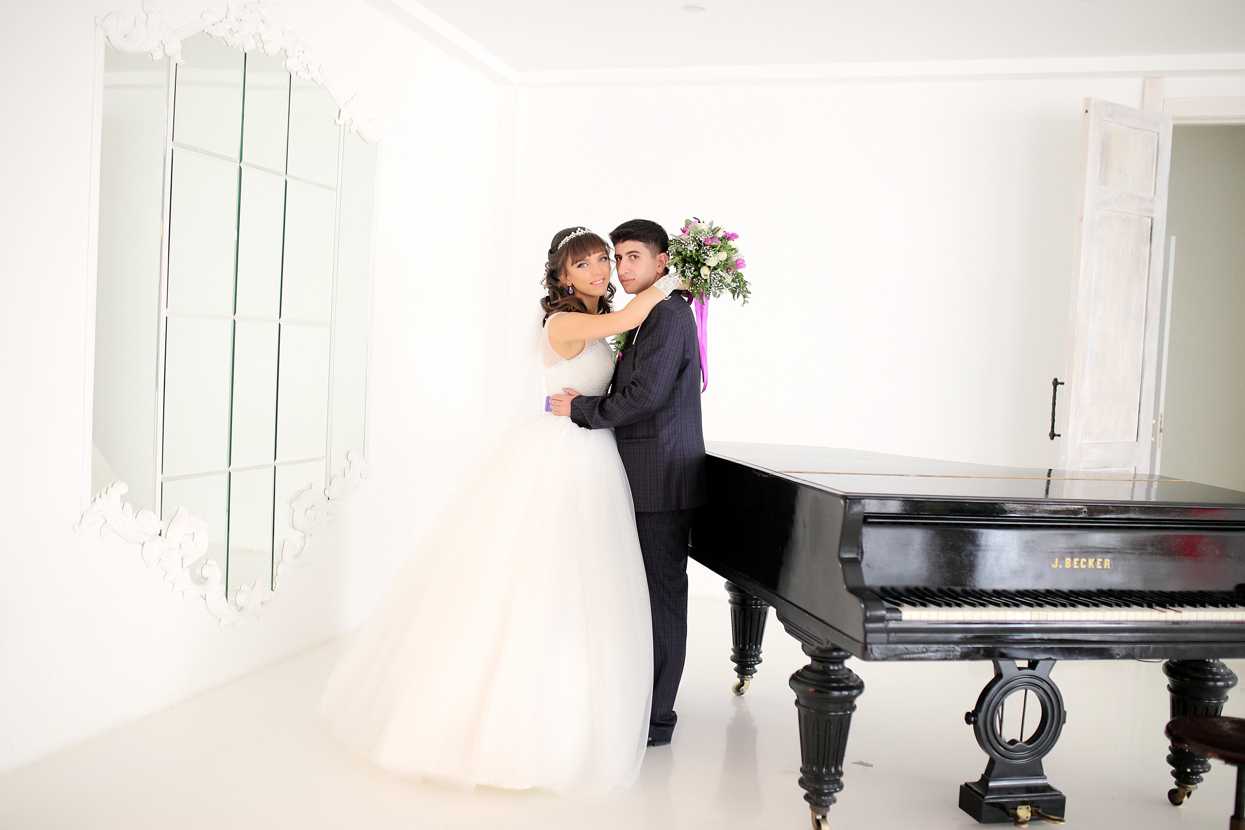 Александр Лихачев фотограф, невеста у пианино