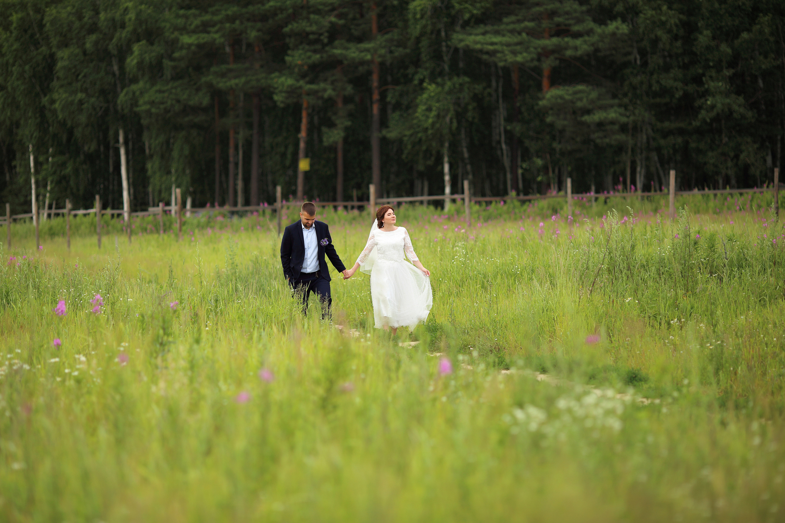 Свадьба в Иркутске, фотографируемся в полях