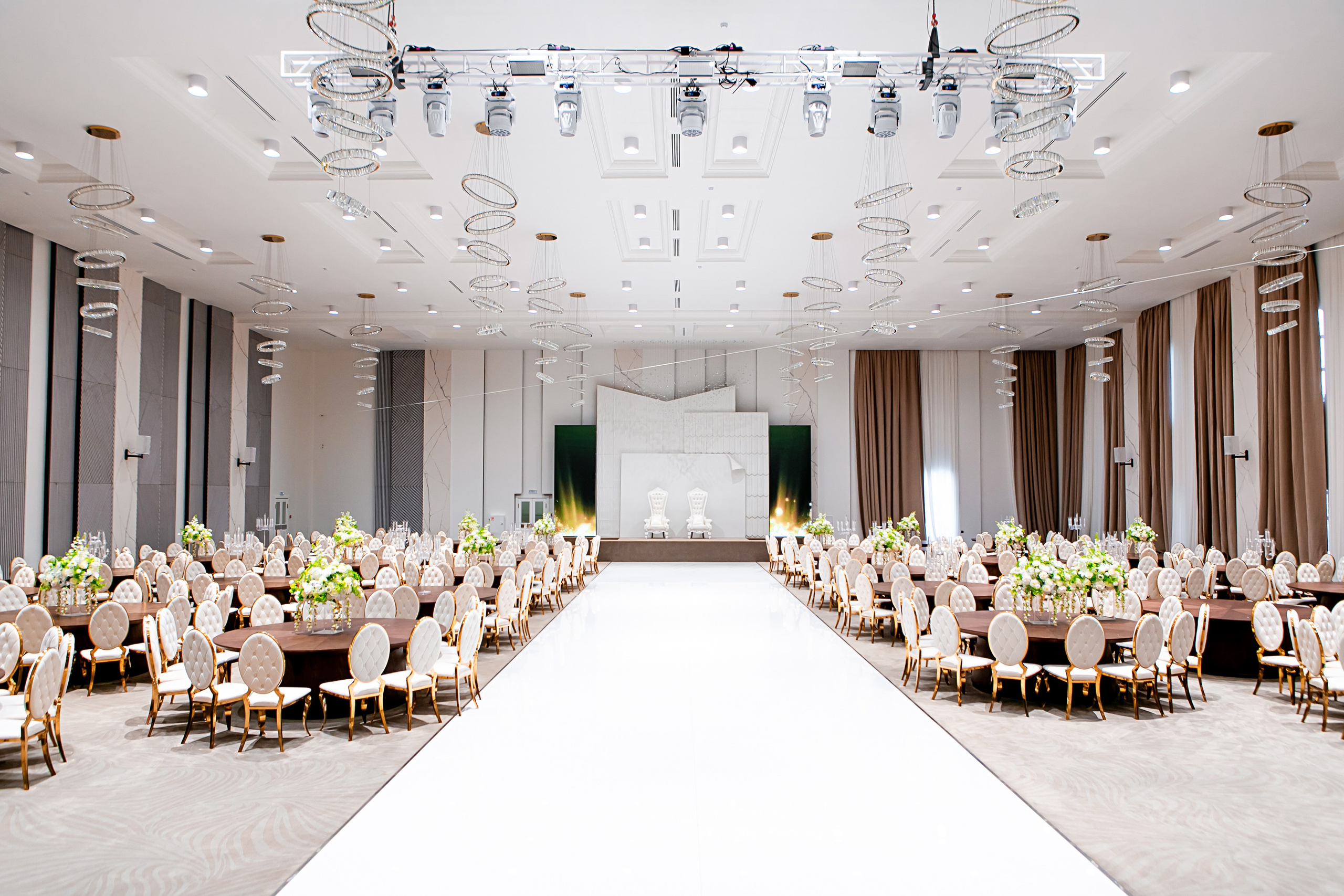Банкетный зал Grand Holl. Контент фотограф, съемка для маркетплейсов, фуд съемка и репортажи в Новосибирске Ралия Галеева