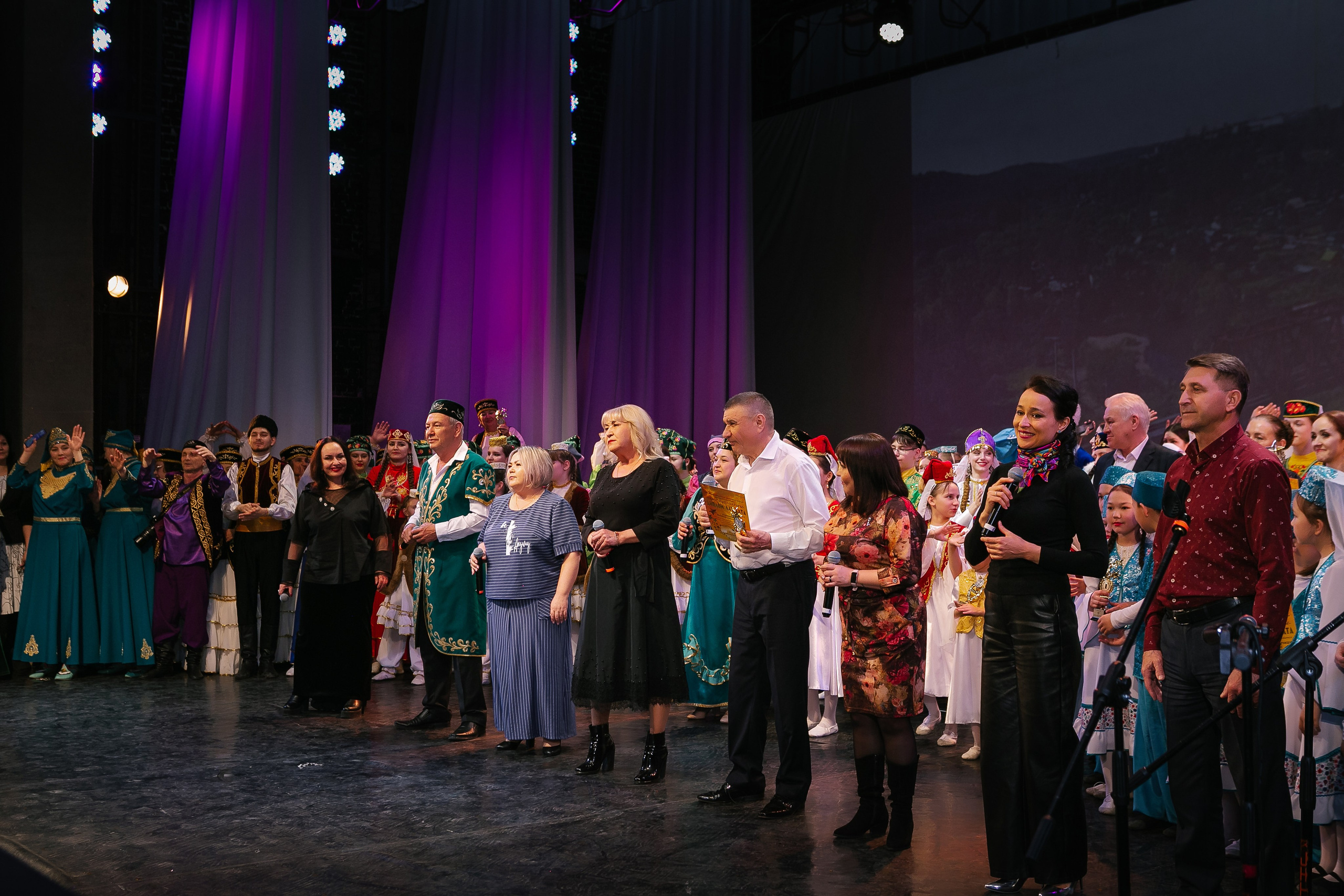 Межрегиональный фестиваль «Сибирские звезды». Контент фотограф, съемка для маркетплейсов, фуд съемка и репортажи в Новосибирске Ралия Галеева