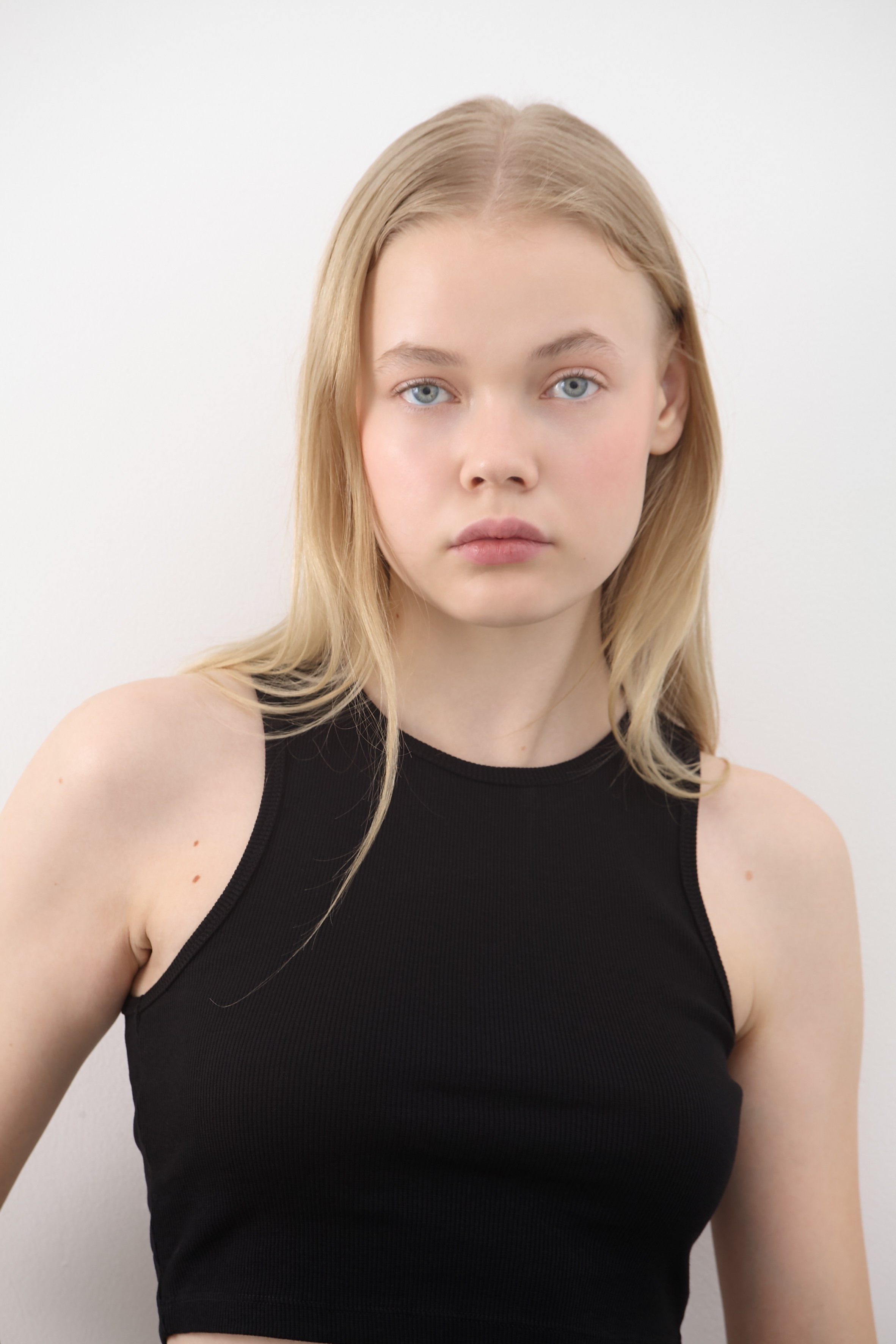 Модельные тесты для Насти. Модельные тесты в Москве. Фотограф Вика Паршина